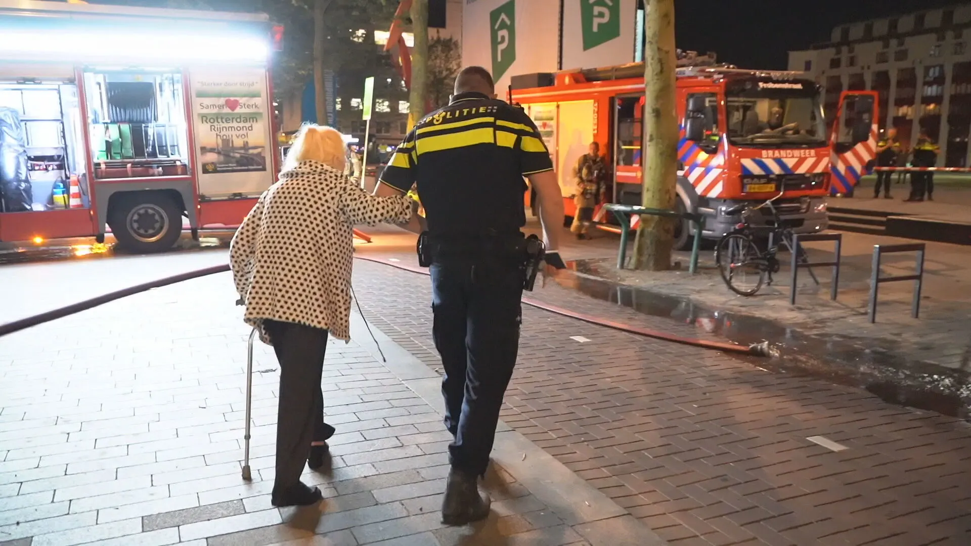 Tientallen bewoners geëvacueerd bij uitslaande flatbrand in Rotterdam