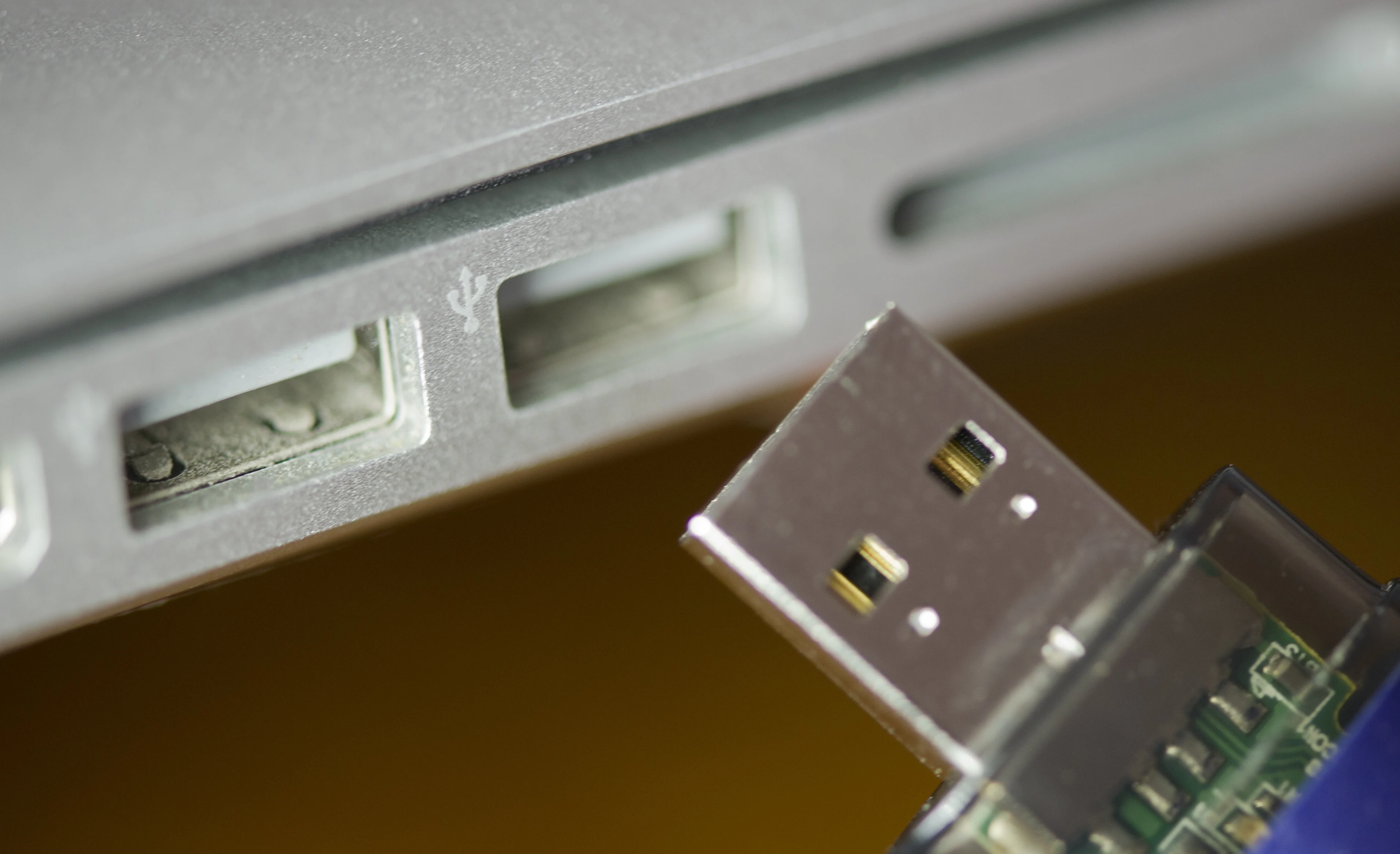 Zorgorganisatie verliest USB-stick met gegevens van mogelijk tienduizenden mensen