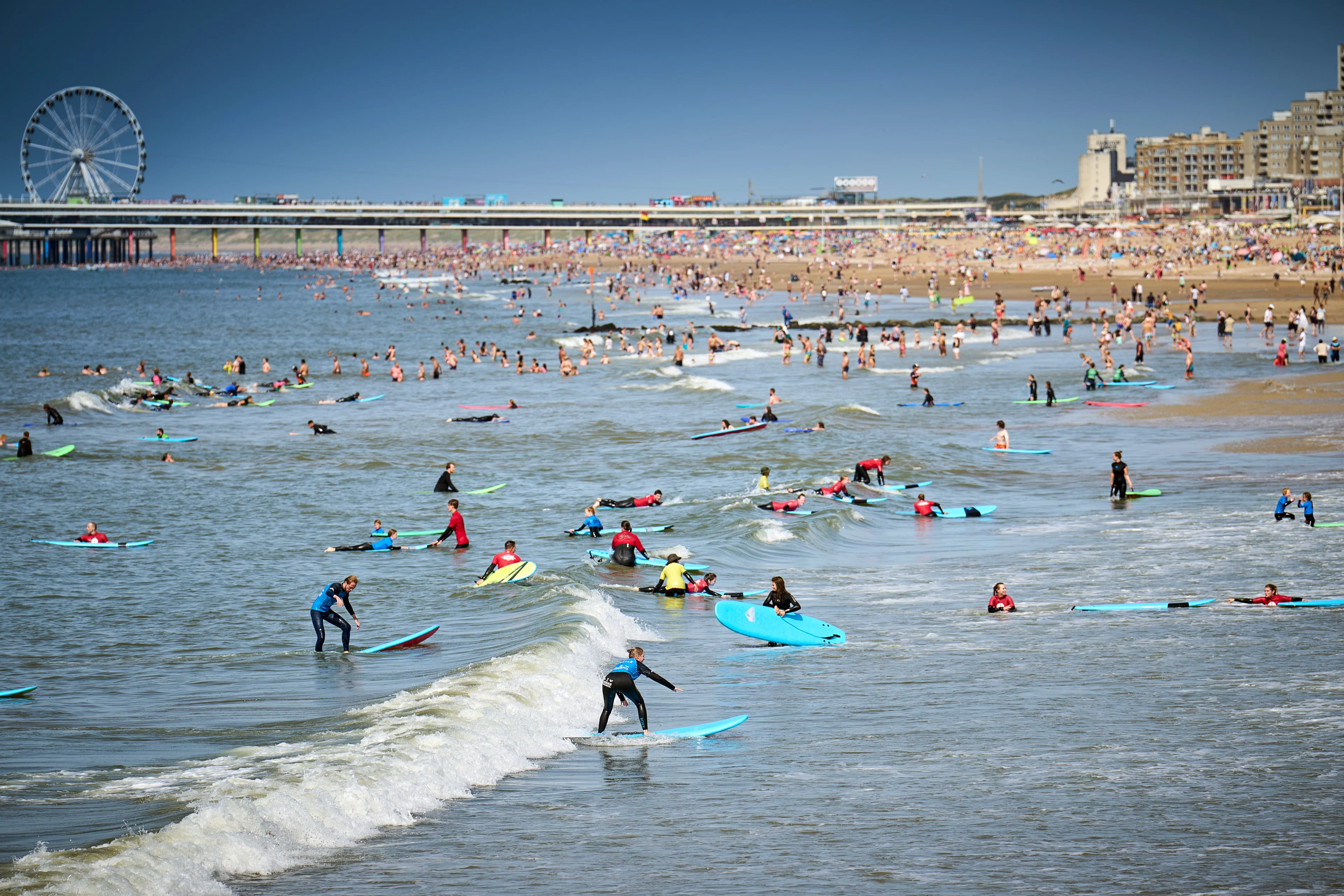 Steeds meer toeristen naar Nederland: Duitsers dol op kust, Belgen pakken de fiets
