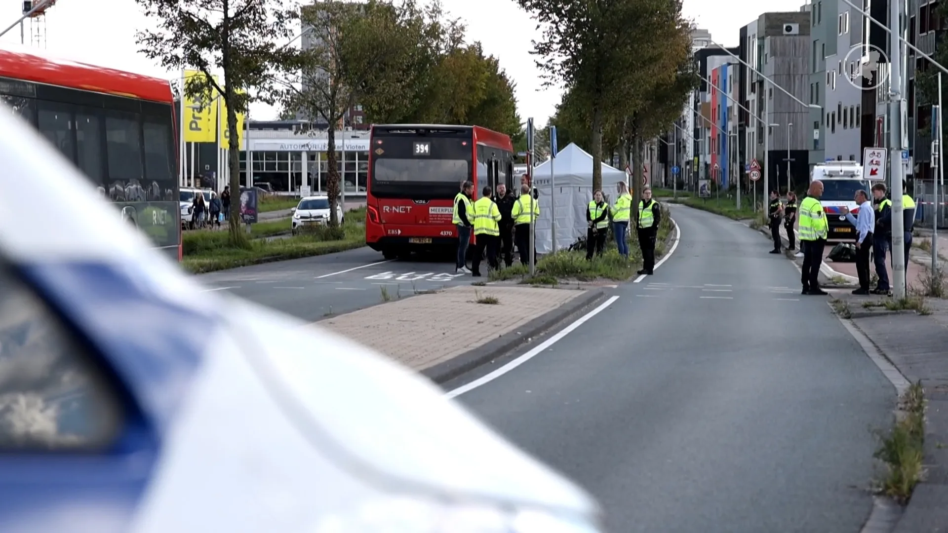 Persoon overleden na botsing met lijnbus in Amsterdam