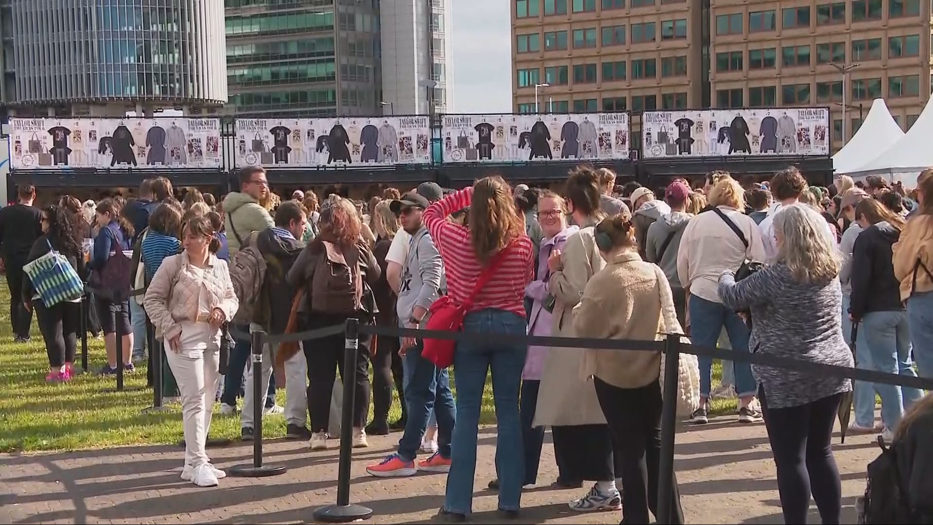 Enorm druk bij verkooppunt Taylor Swift-spullen: dubbele bezetting personeel 