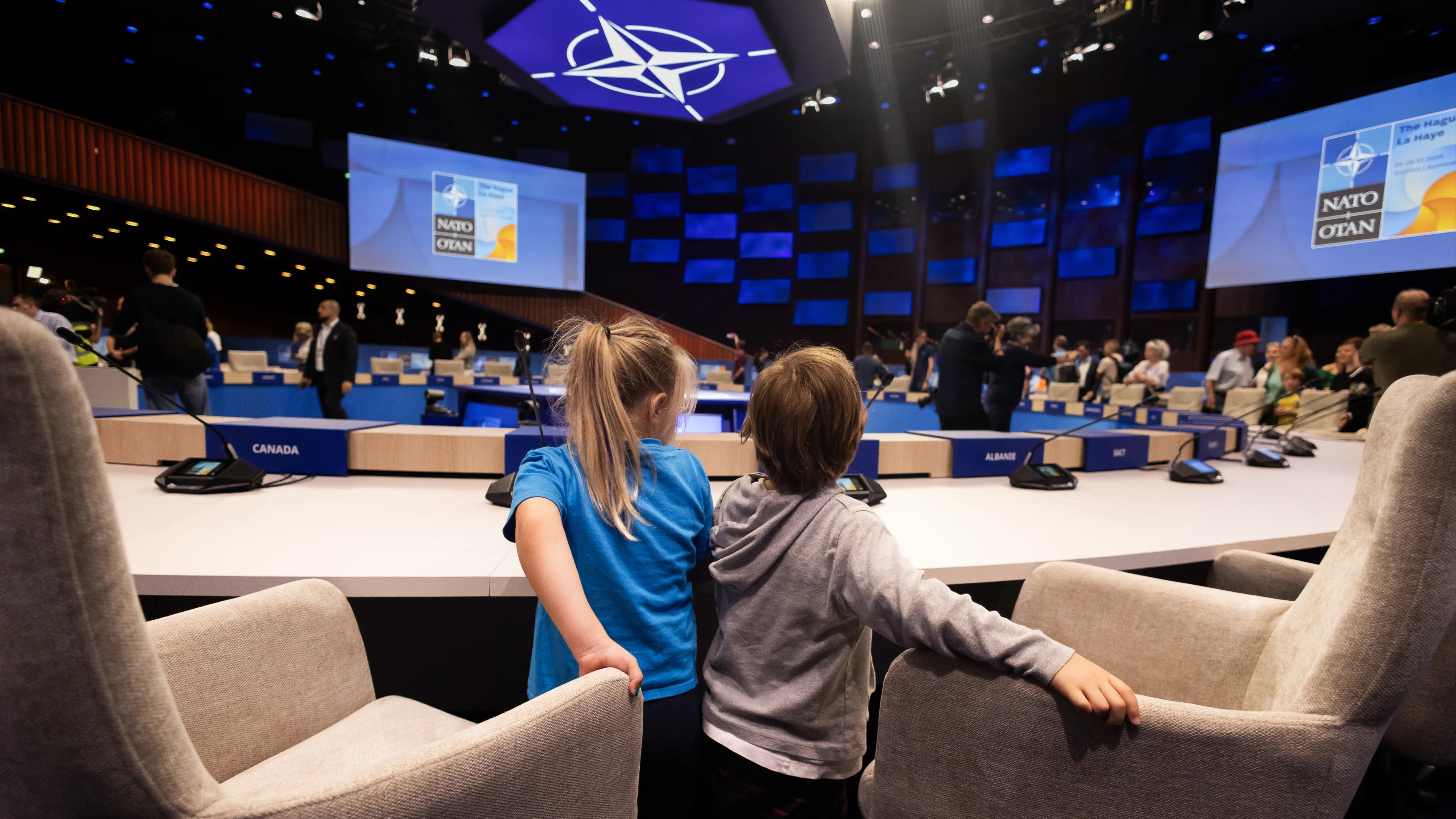 ZIEN: Duizenden mensen nemen kijkje in World Forum na afloop NAVO-top