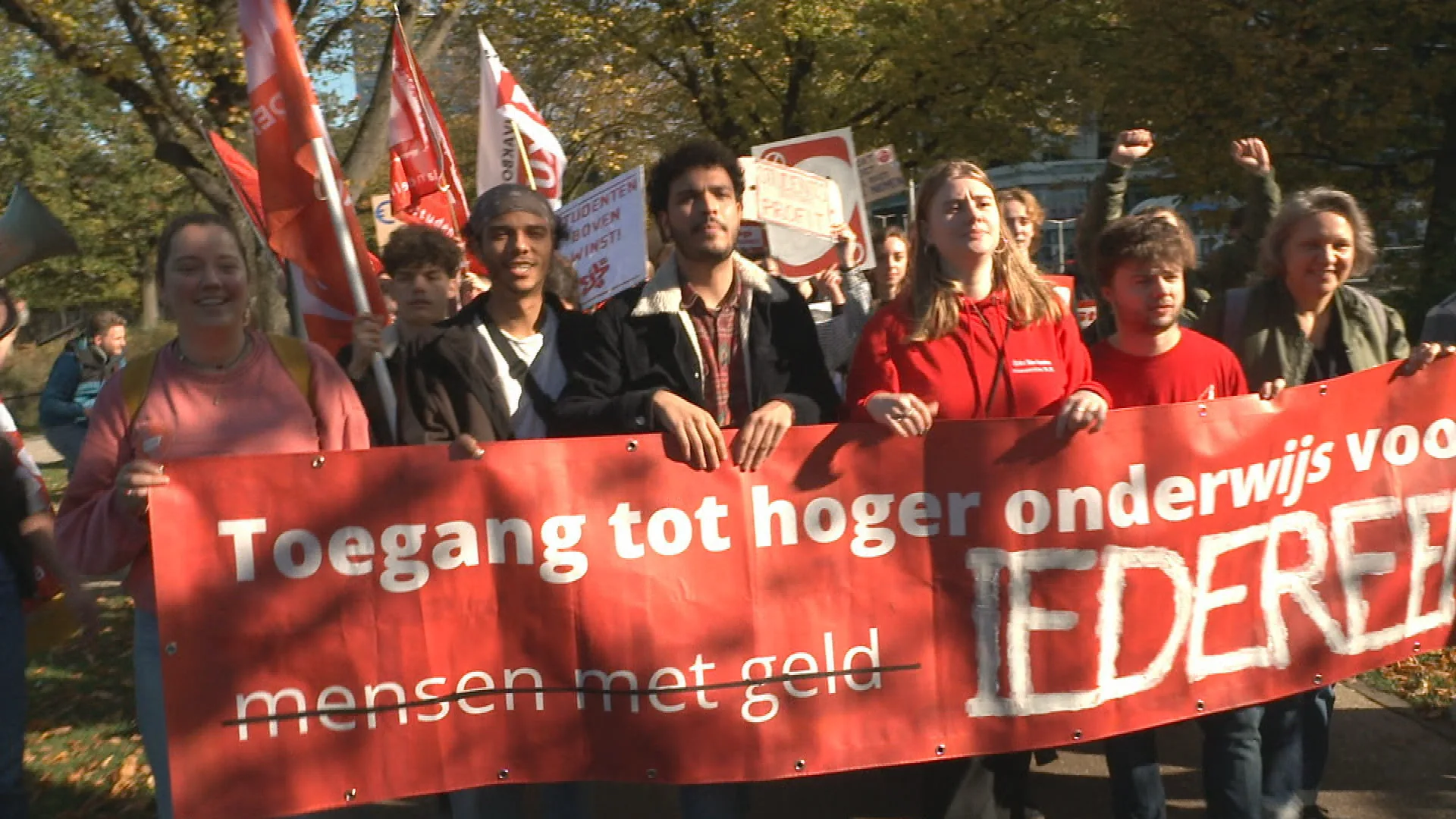 Honderden studenten demonstreren in Den Haag tegen langstudeerboete