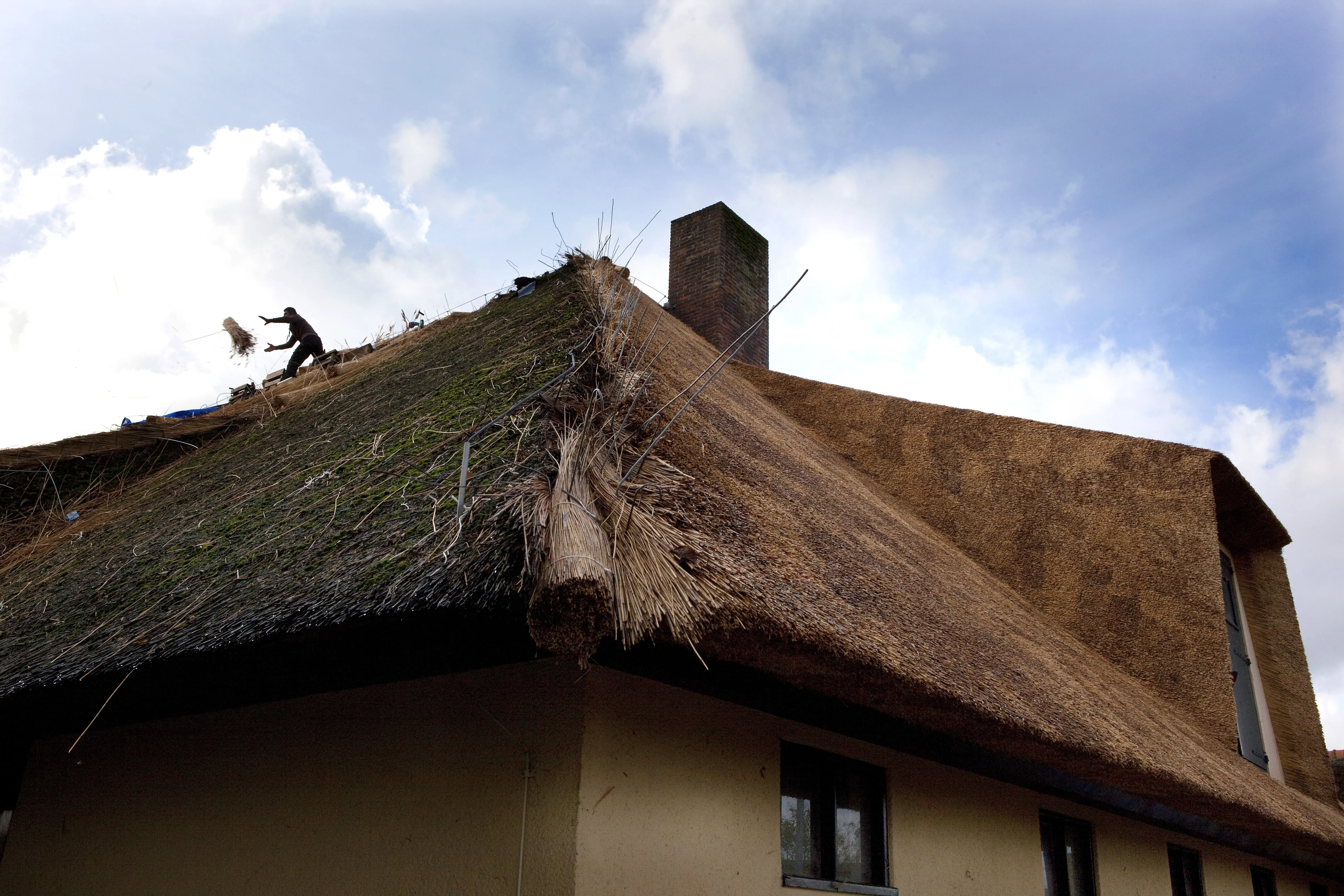 Dakdekkers werken urenlang op verkeerde dak: 'Ze moesten bij de buren zijn' 