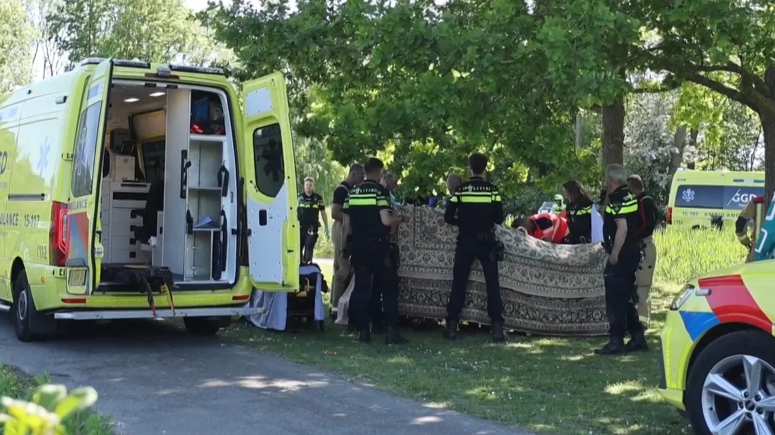 Vermist meisje (7) uit water gehaald, met spoed naar het ziekenhuis