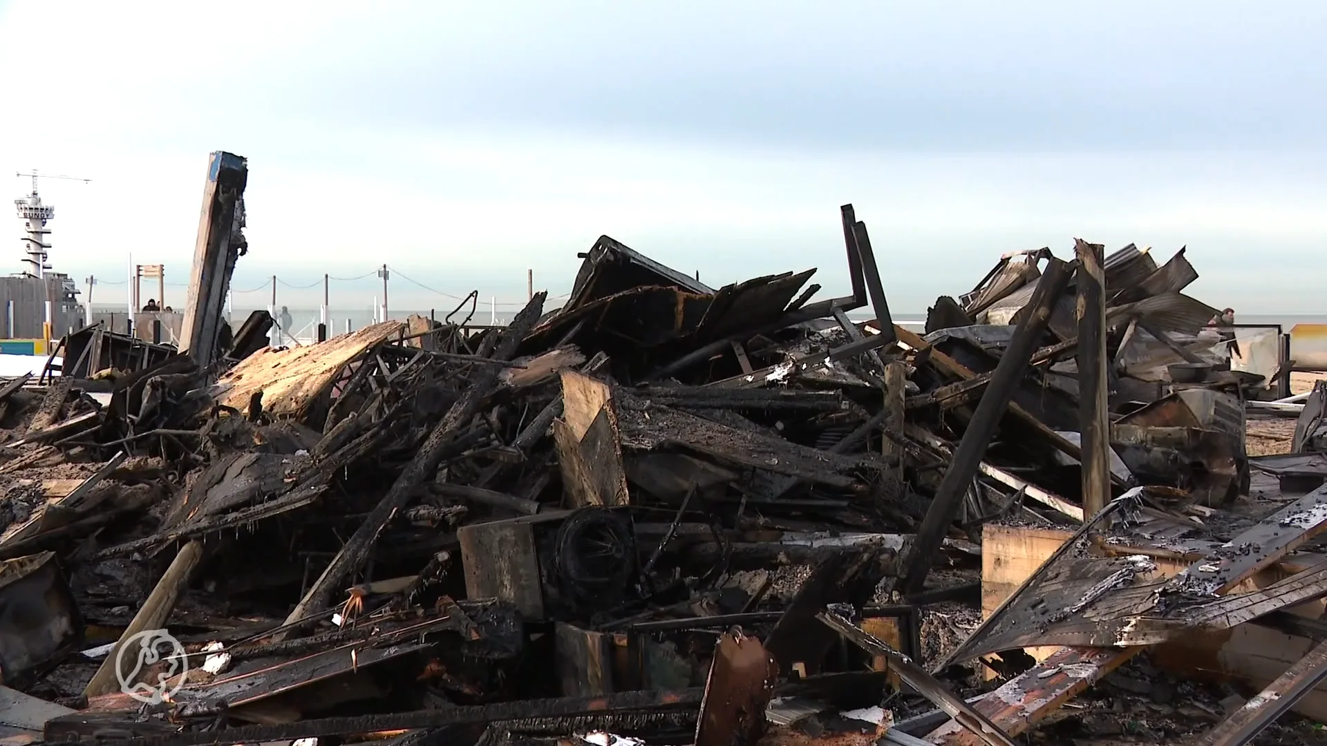 Beachclub in Scheveningen volledig afgebrand: '35 jaar levenswerk plat'
