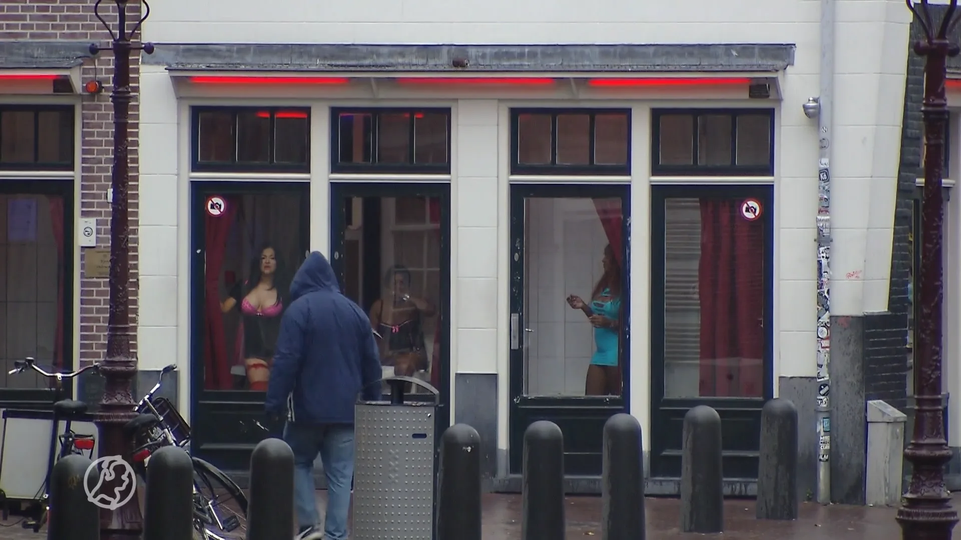 Onrust op Amsterdamse Wallen over plan sekshotel: 'Haatoorlog tegen sekswerker'