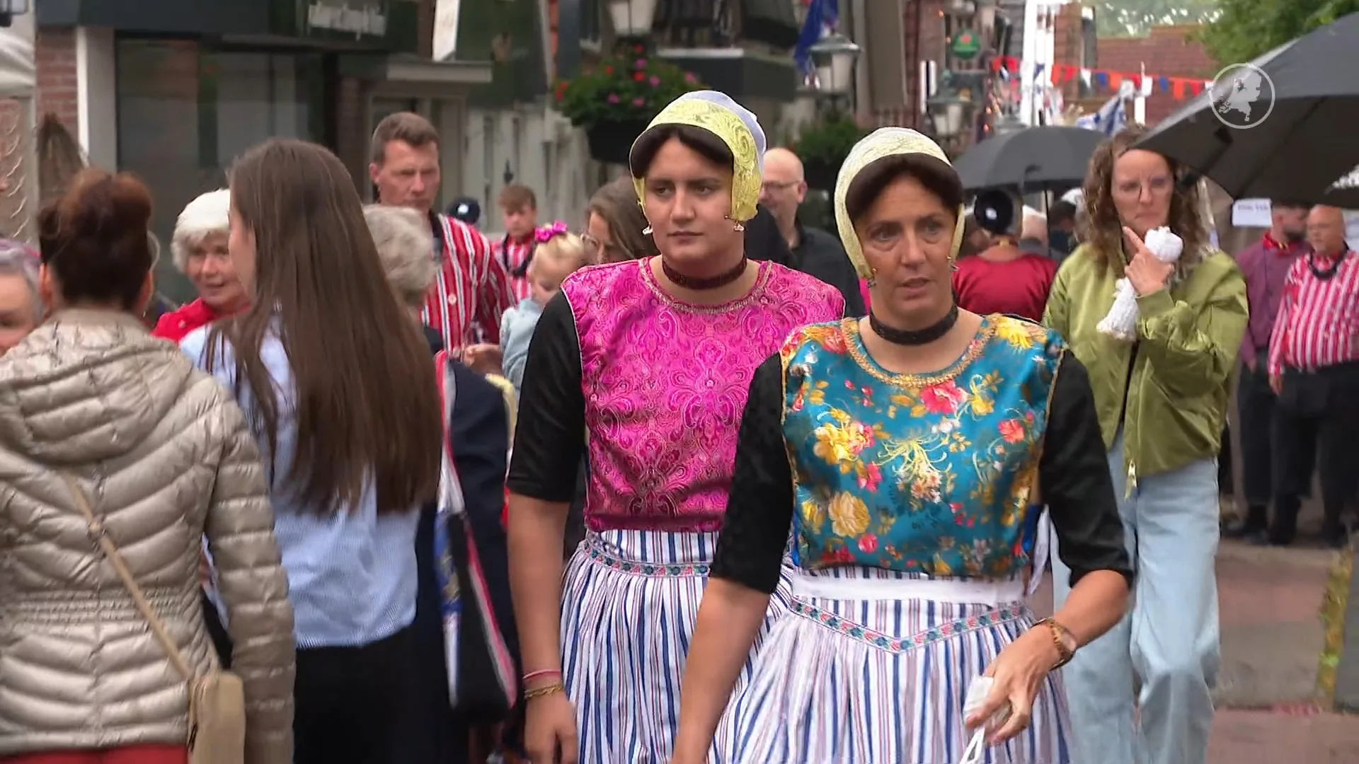 Urker kledingdracht enorm gewild onder jongeren