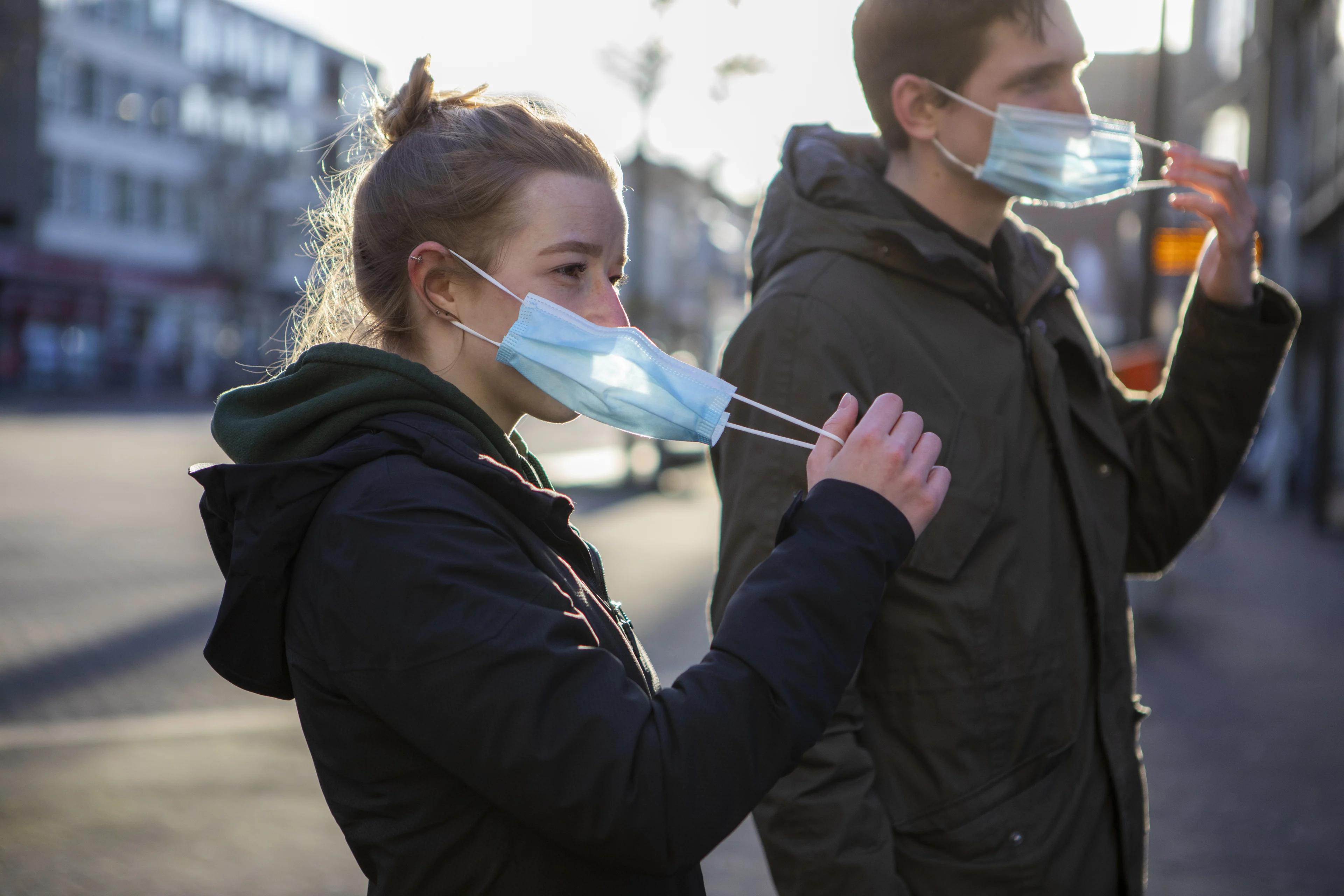 Nieuw Europees advies: gevaccineerden hoeven onderling geen afstand meer te houden