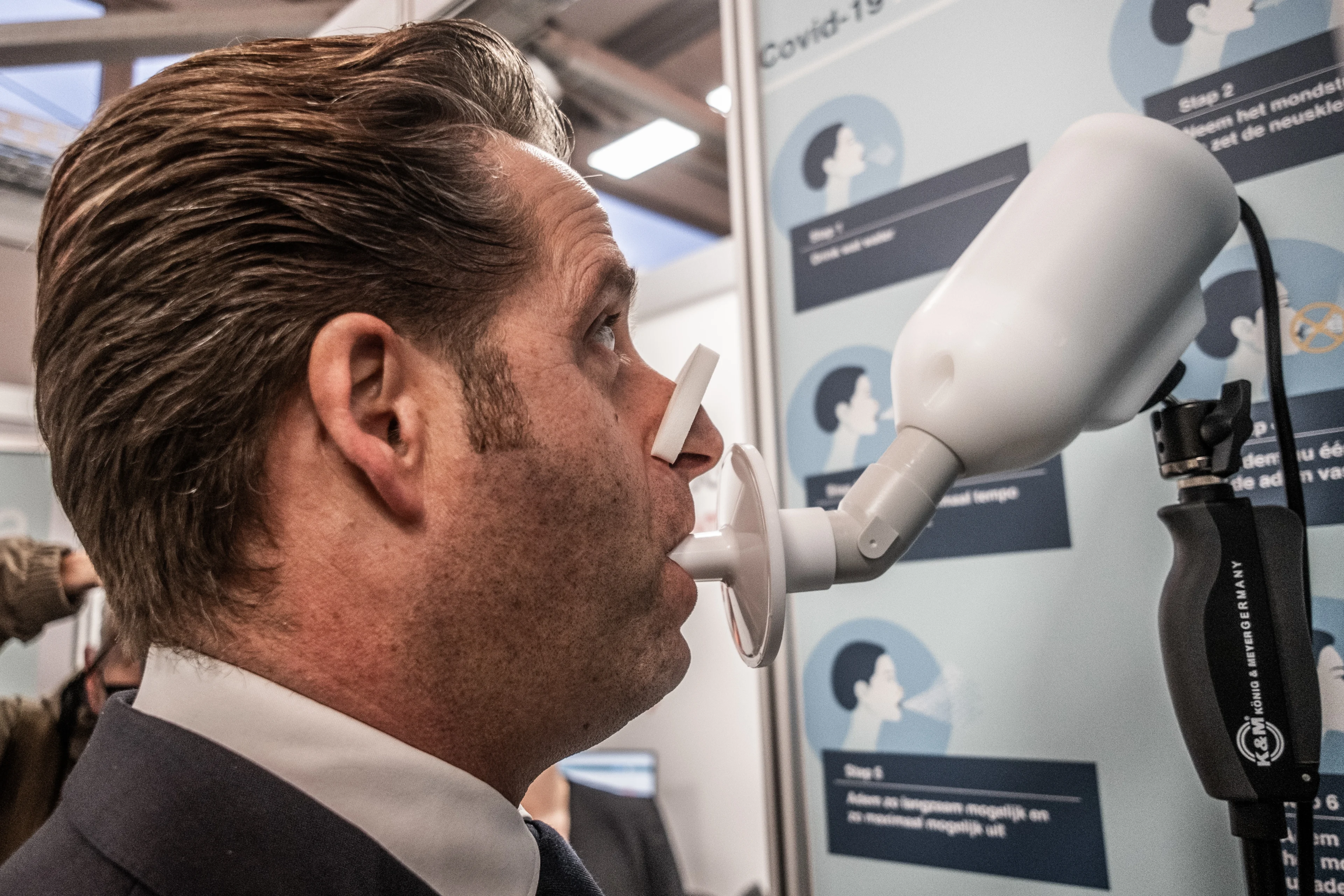 'Corona-blaastest werkt niet goed, GGD's weigeren ze te gebruiken'