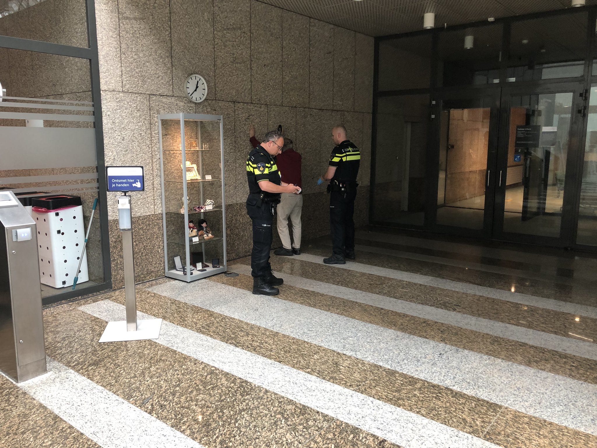 Debat in Tweede Kamer geschorst om 'tribuneschreeuwer': man aangehouden