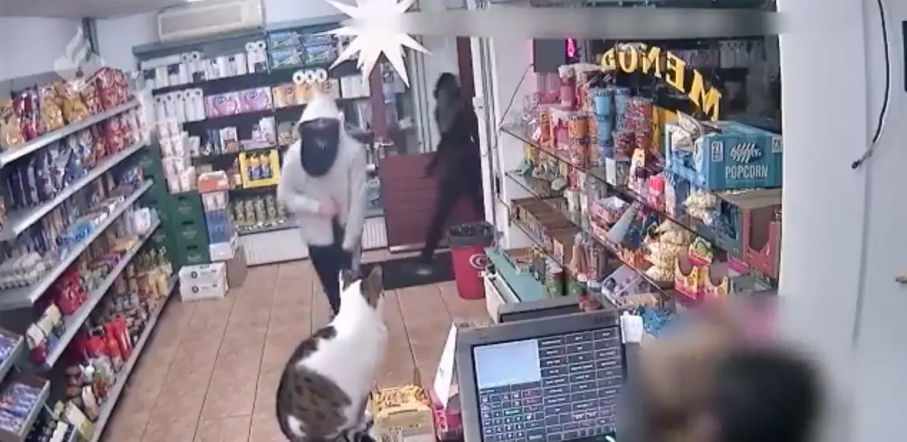 Avondwinkel drie keer overvallen in jaar tijd, politie doet getuigenoproep