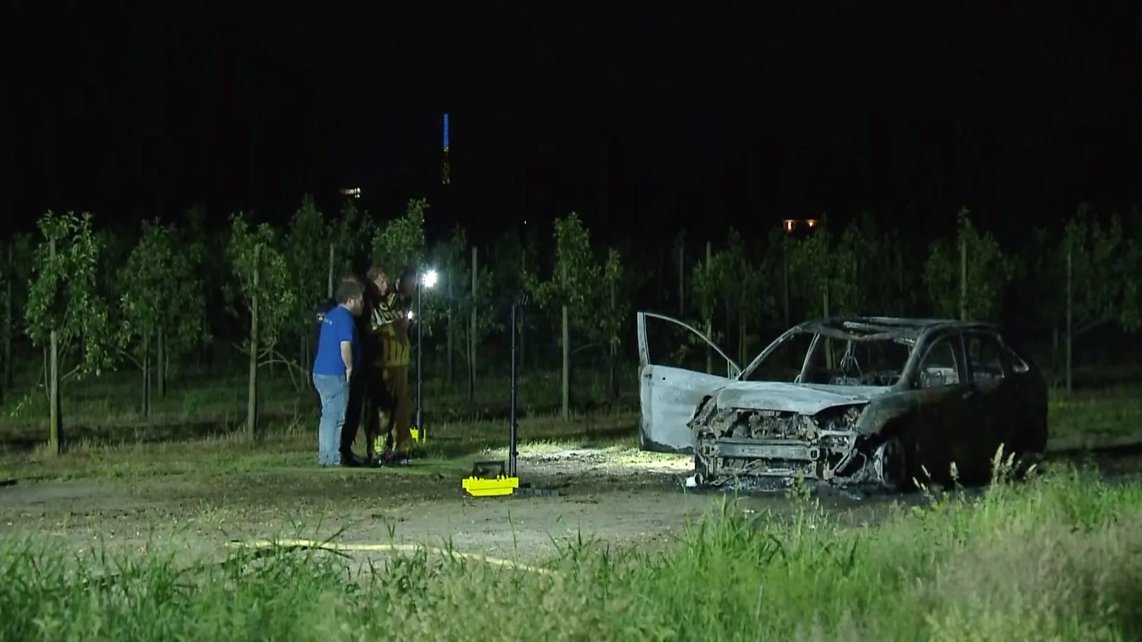 Dode gevonden in uitgebrande auto in Baarlo "na reeks harde knallen"