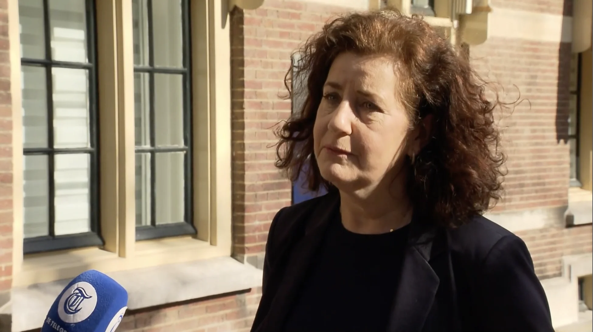 Van Engelshoven verwacht dat studenten volgende maand weer deels naar school kunnen: 'Ik zie de nood'
