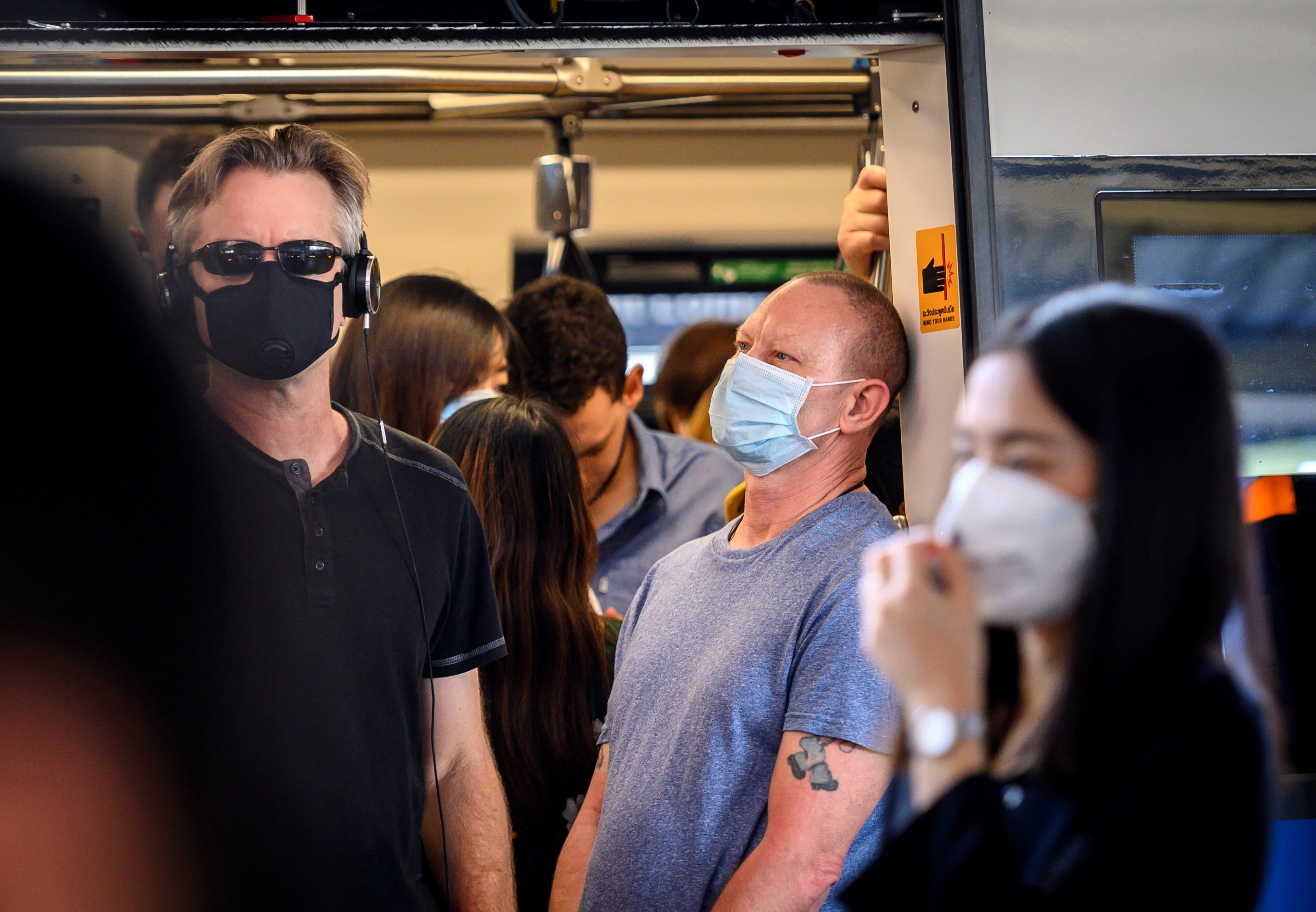 Coronavirus besmettelijker dan gedacht, deskundigen adviseren minister Bruins