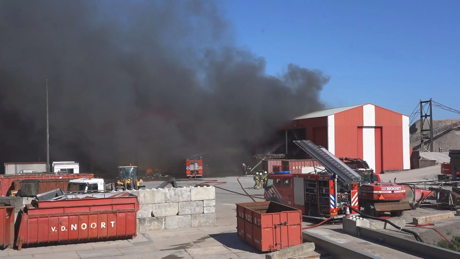 Grote brand verwoest deel papierfabriek Dongen