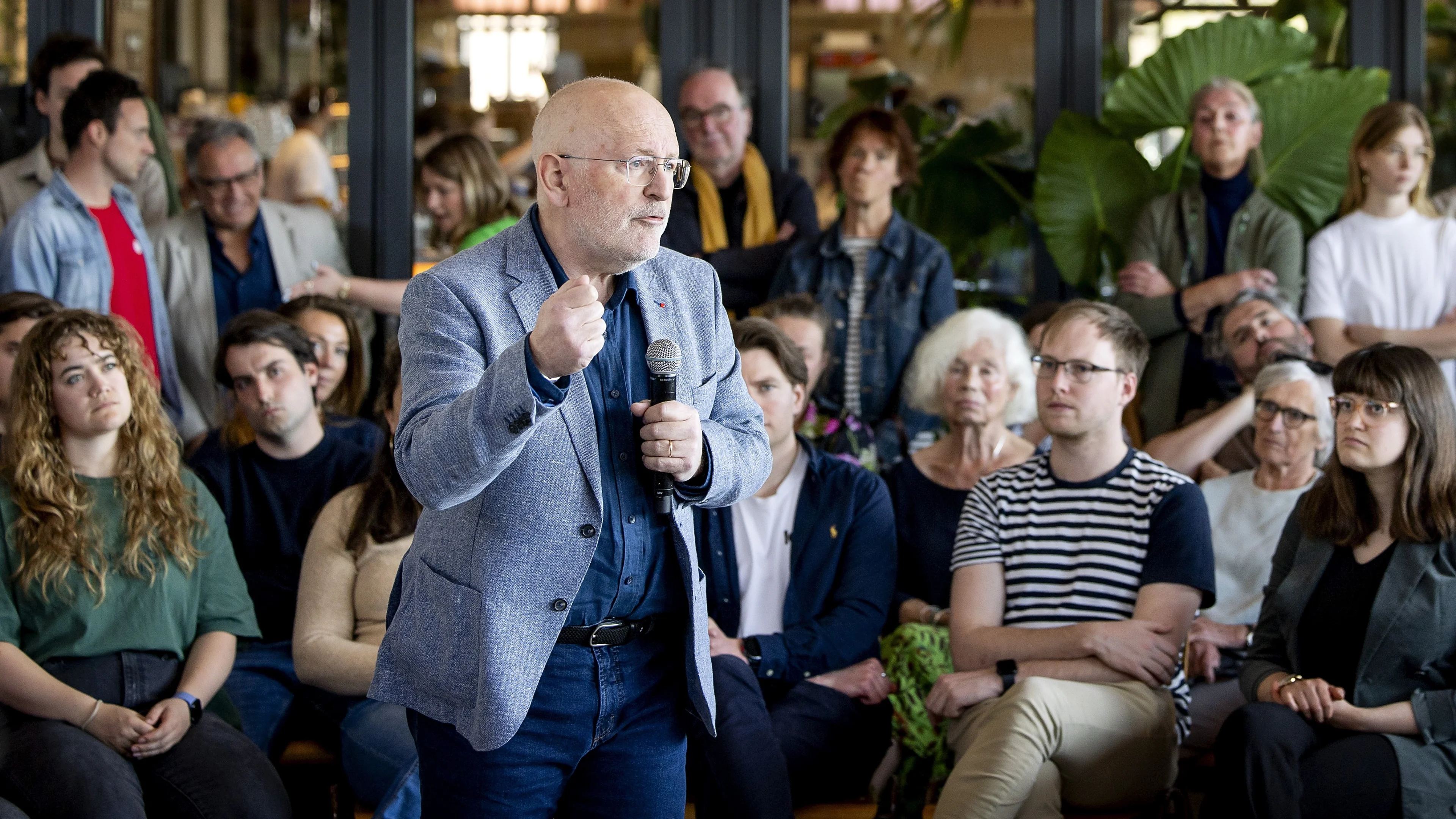 GroenLinks-PvdA-lijsttrekker Timmermans uitgescholden in Amsterdams café