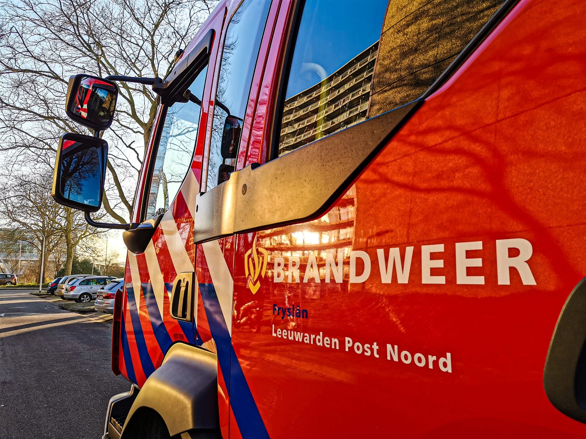 Brandweer met vuurwerk en eieren bestookt door jongeren in Delft