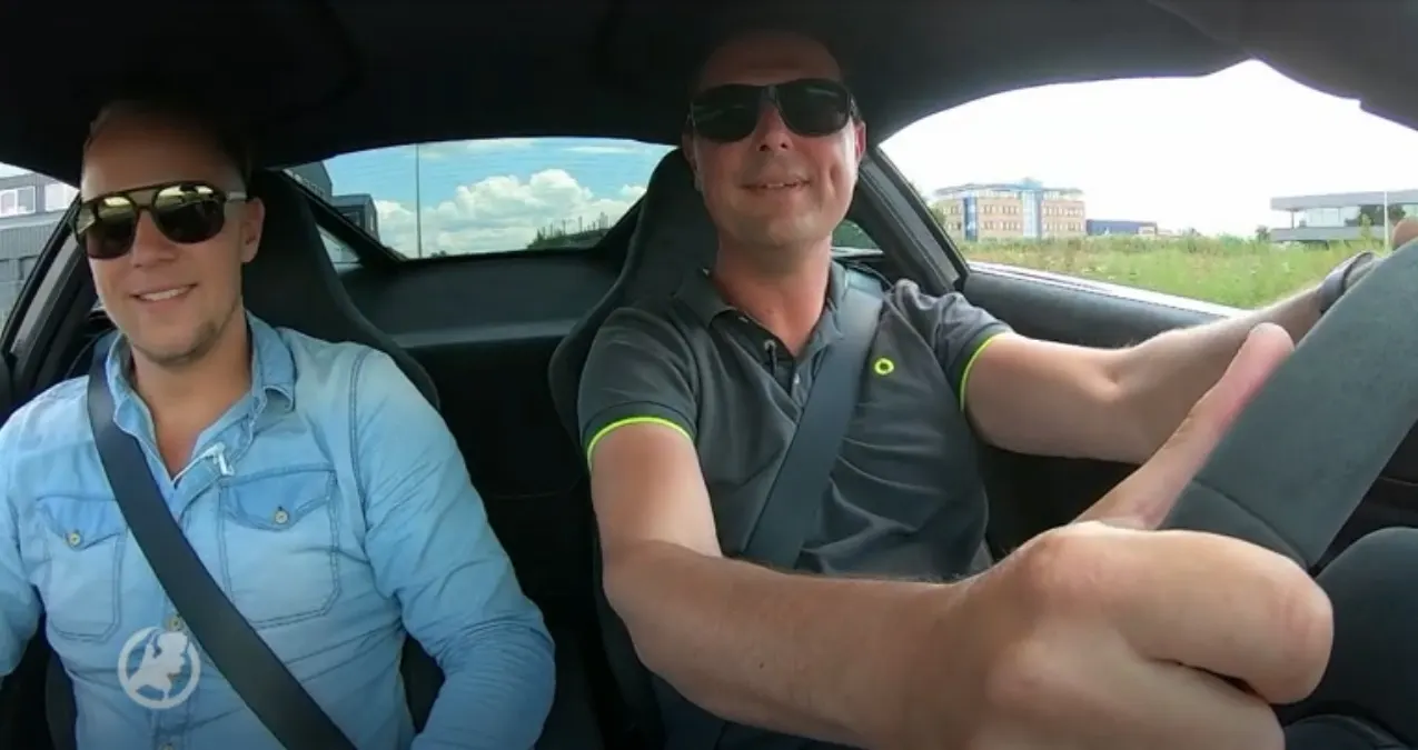 Jongensdroom komt uit: vader Gijsbert scheurt half uurtje in een McLaren