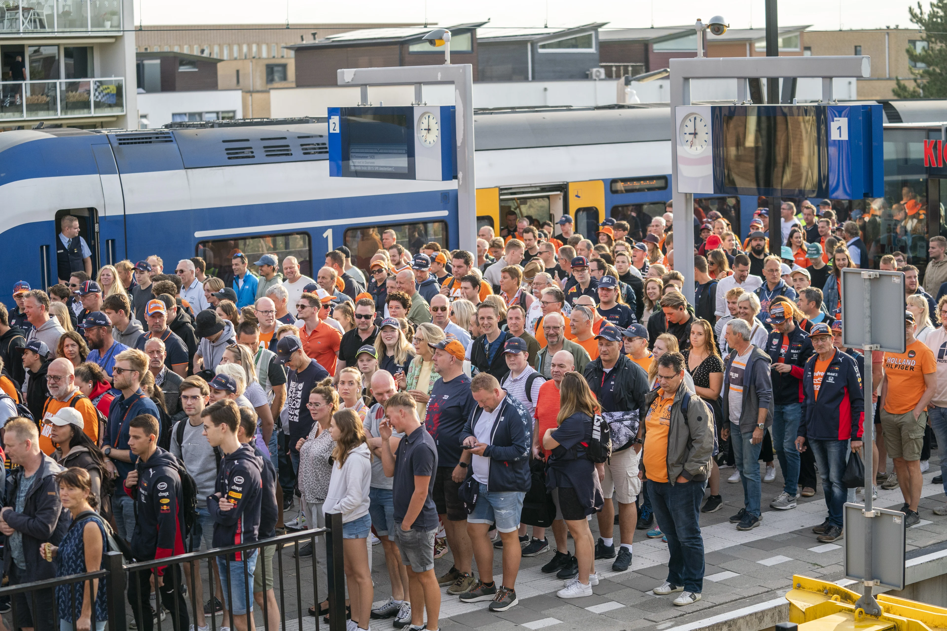 Drukte in Zandvoort en op NS-stations al uren voordat Formule 1 begint