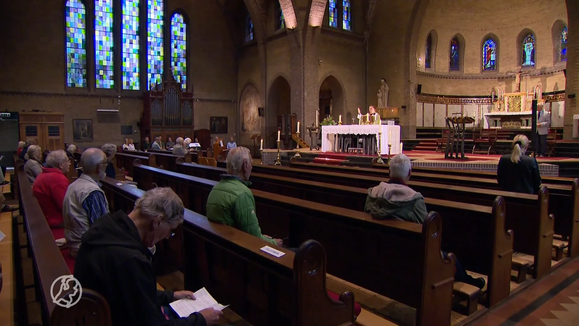 Kerk versoepelt zonder coronabewijs: afstand verdwijnt en zingen mag weer