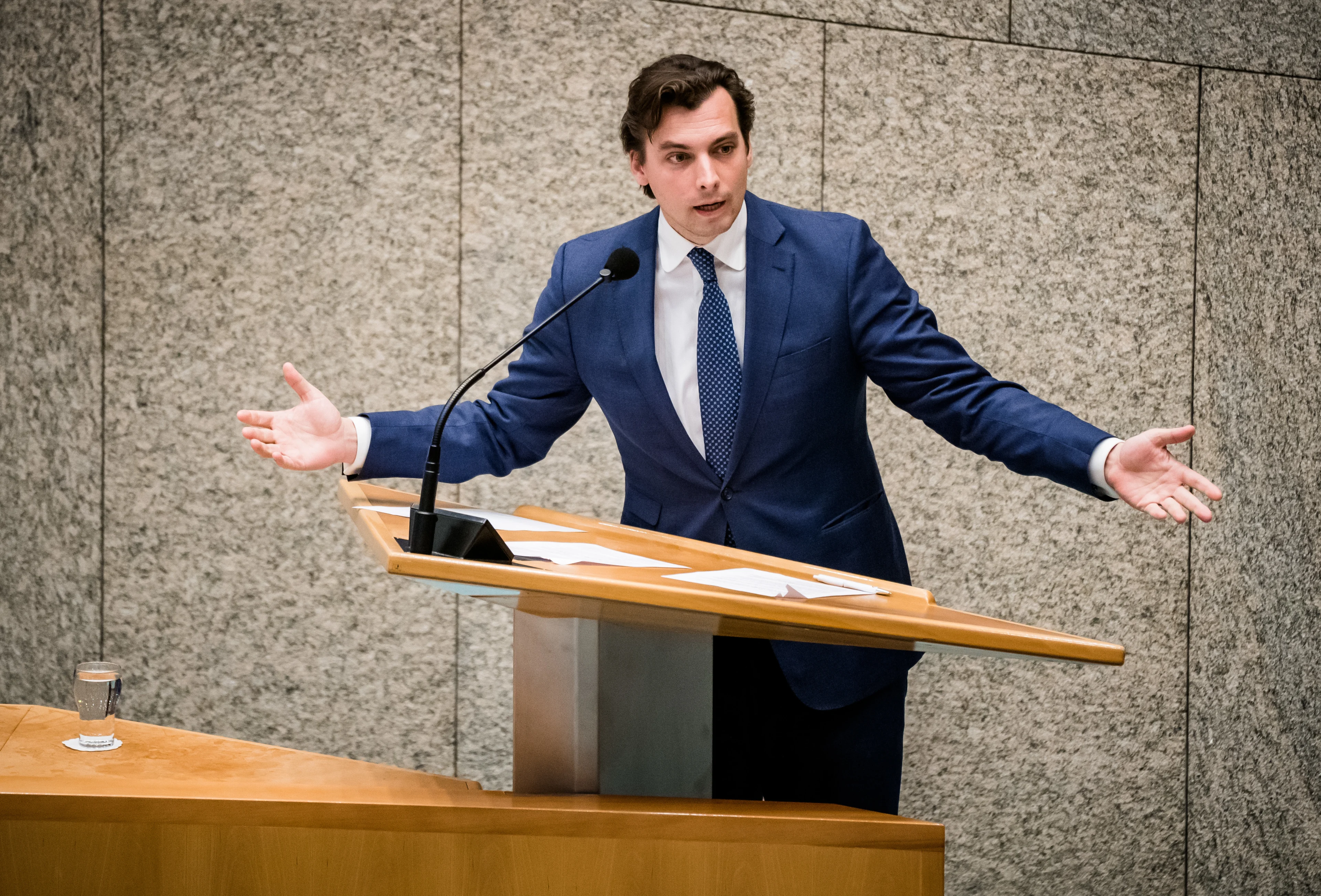 Thierry Baudet noemt minister 'sluipmoordenaar', hele Tweede Kamer boos