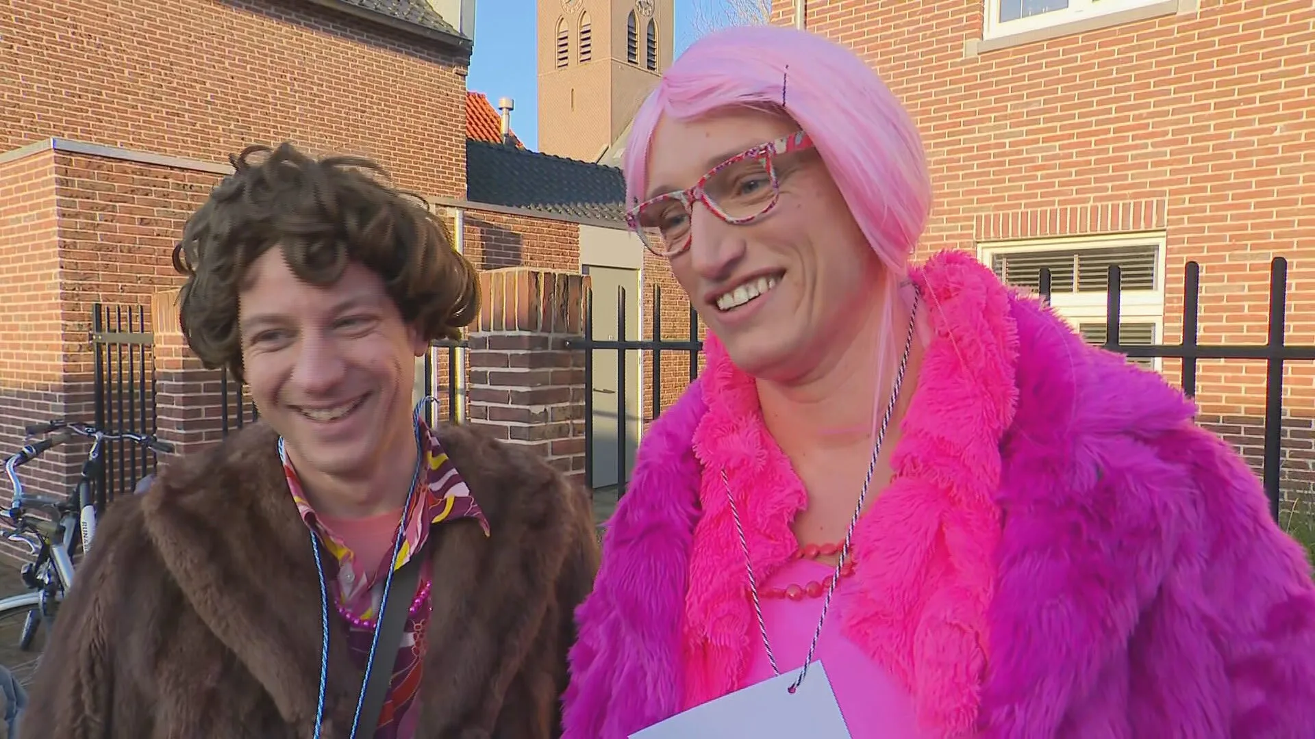 Nieuwe carnavalstraditie dankzij corona: Limburgers op 'ketentocht' 