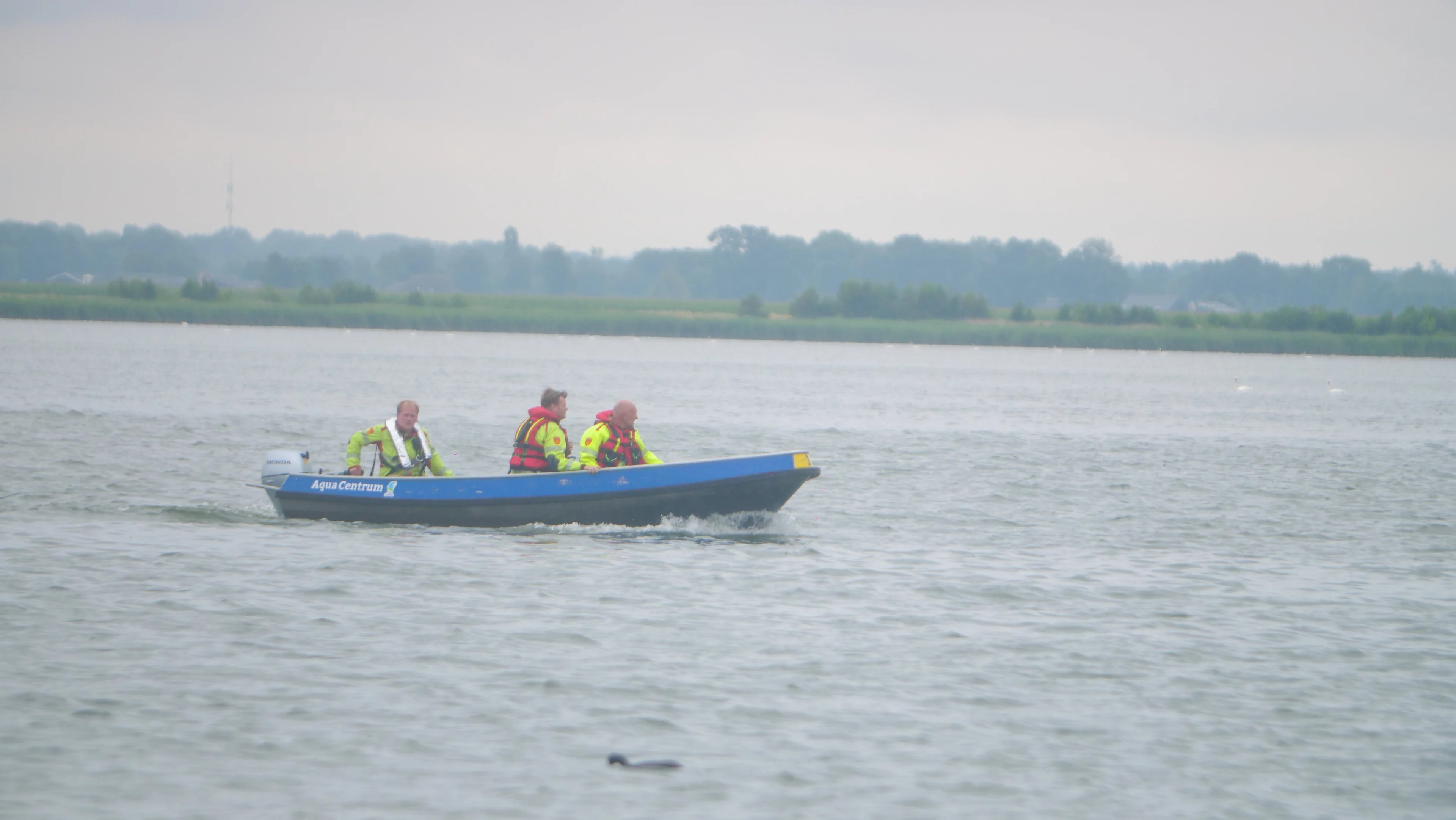Moeder overleden op Veluwemeer, zoekactie Kustwacht naar vader en zoon gestaakt