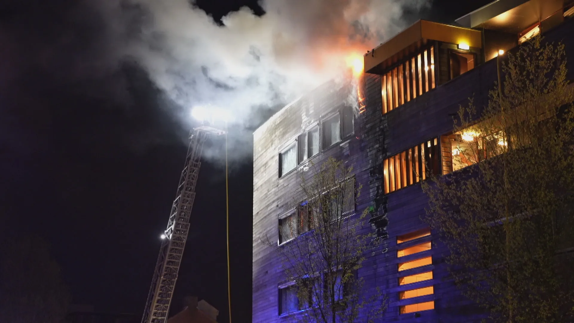 Vrouw raakt gewond bij brand appartementencomplex Den Bosch
