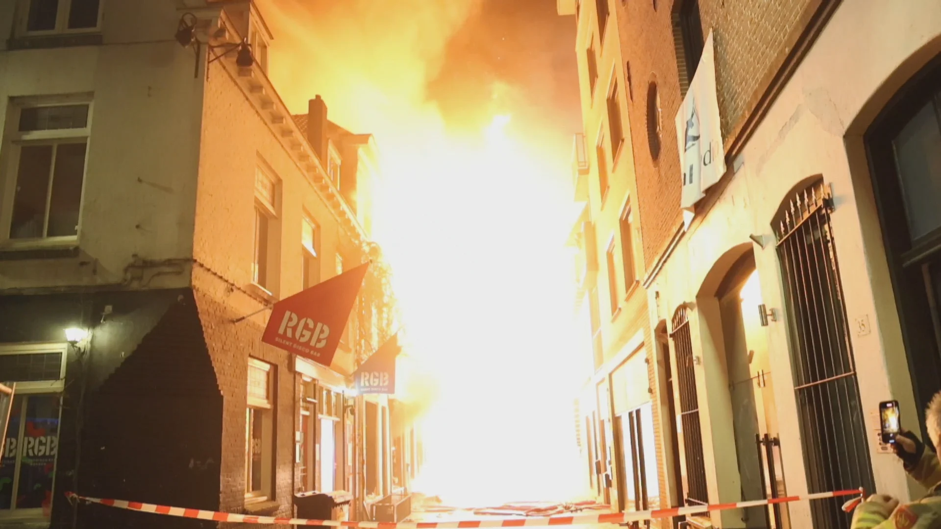 Geëvacueerde buurtbewoners Arnhem: 'We zagen een enorme muur van vuur' 