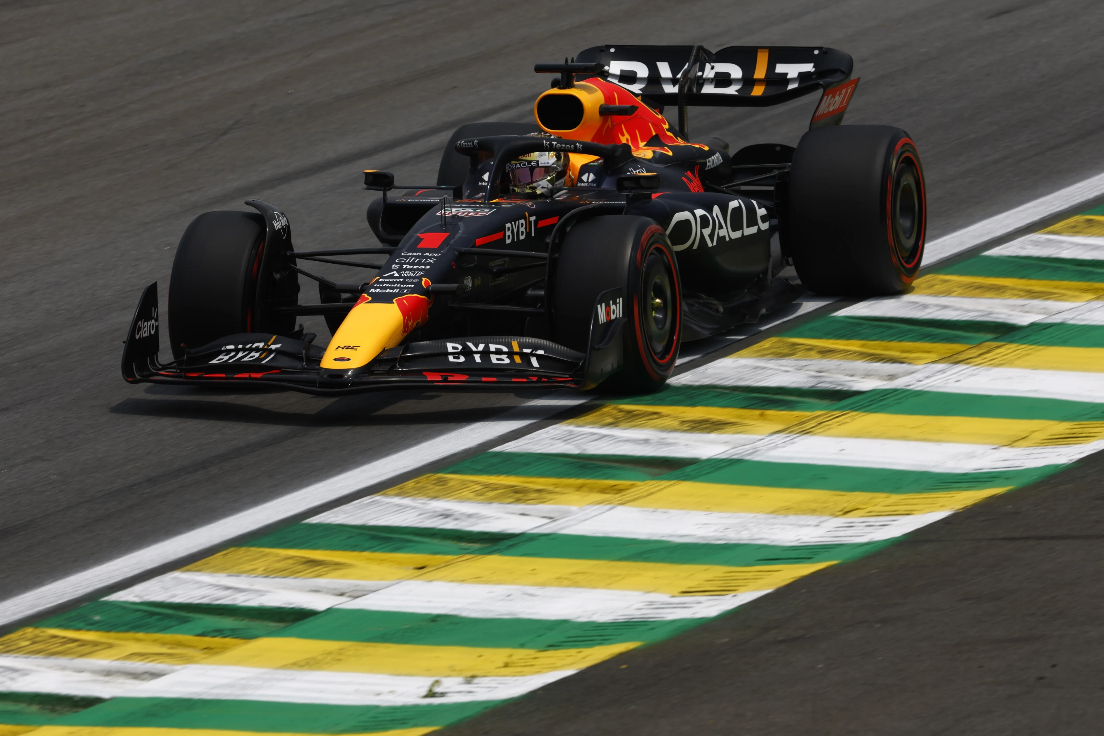 Verstappen derde in enige training voor kwalificatie in Brazilië