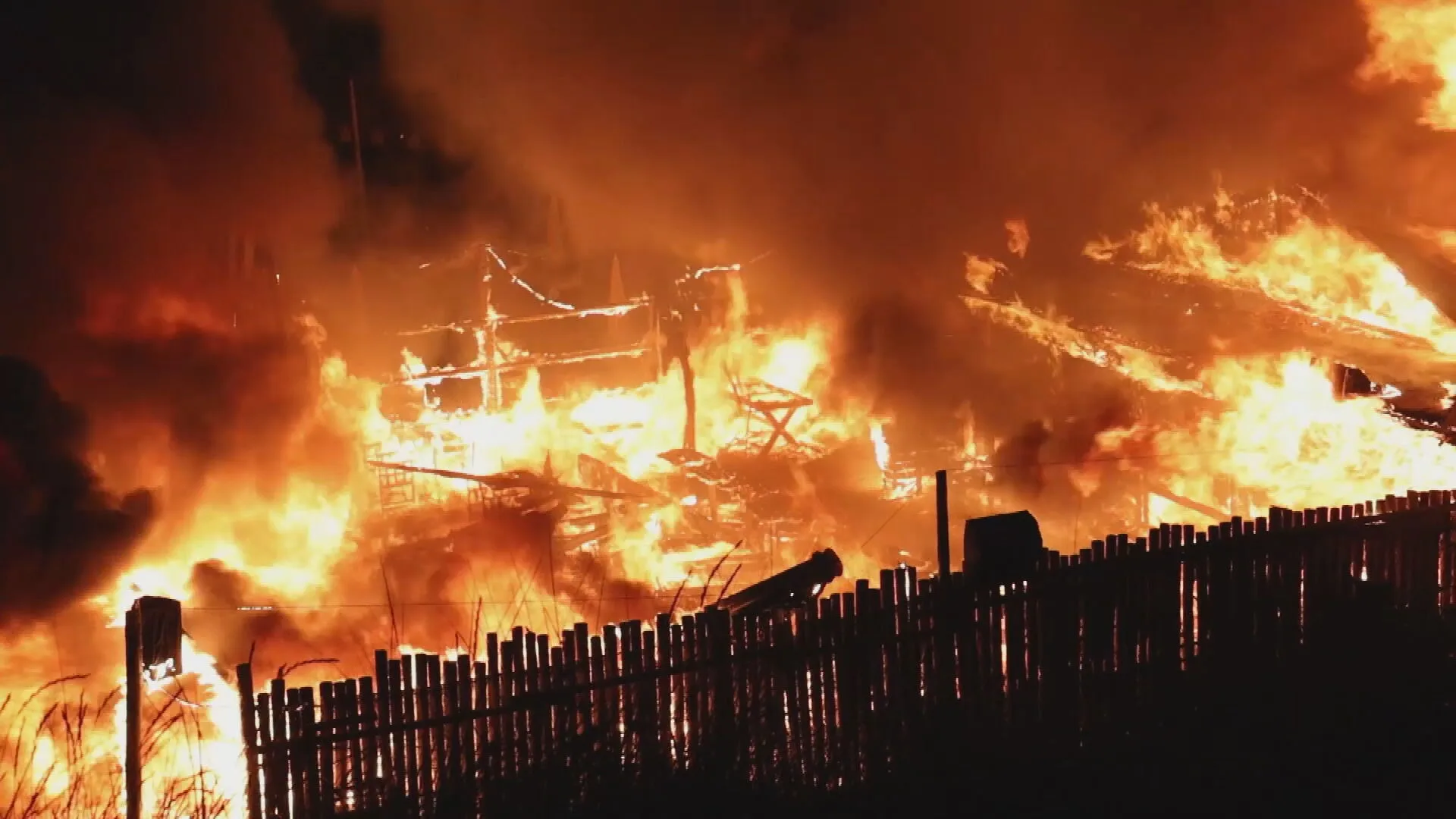 Strandtent Hippie Fish in Zandvoort door grote brand verwoest