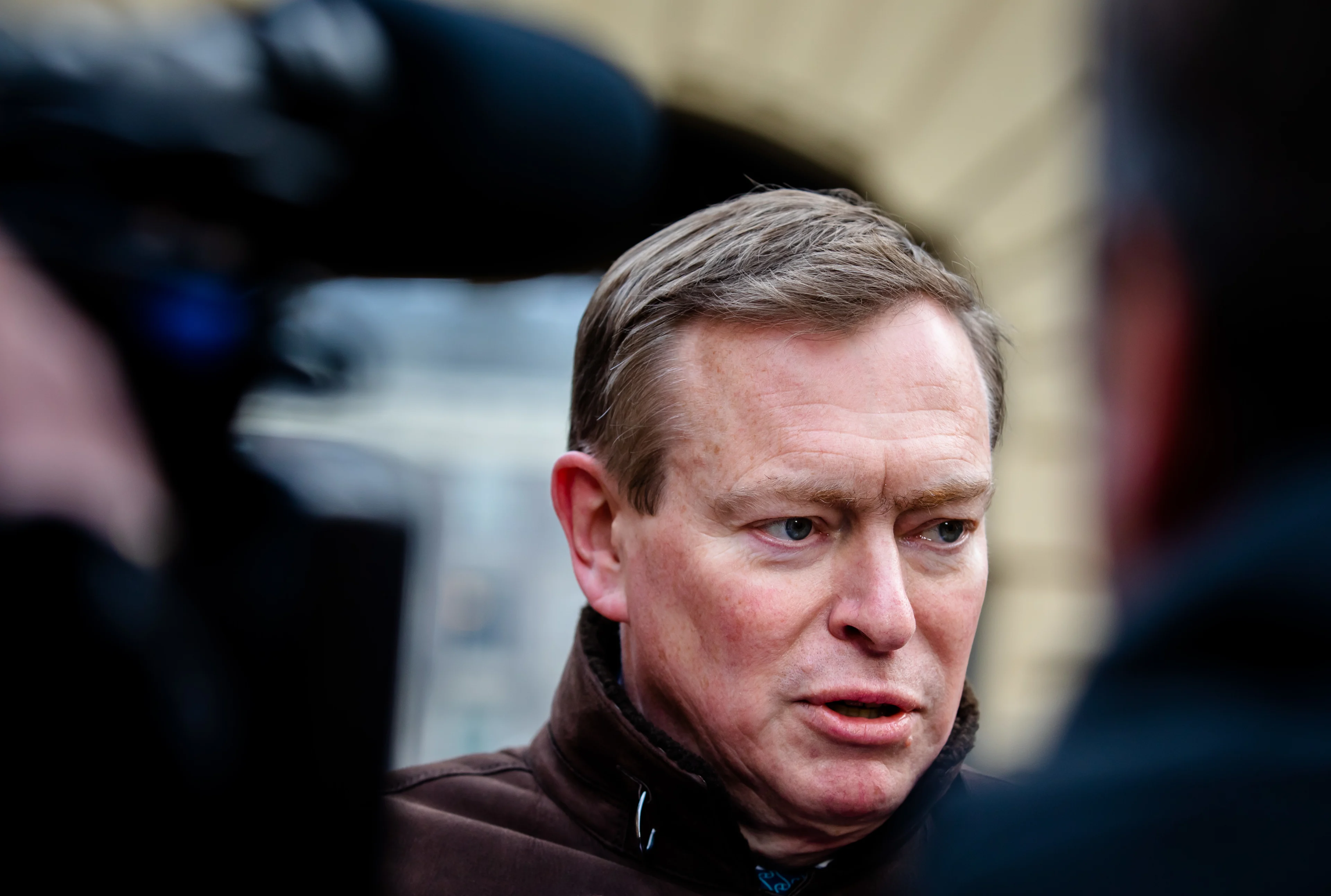 Minister: Nederlanders uit Wuhan na terugkeer niet meteen in quarantaine