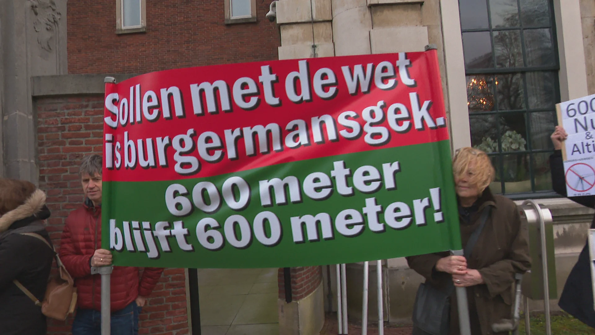 Boze bewoners voeren actie tegen windmolens in hun achtertuin