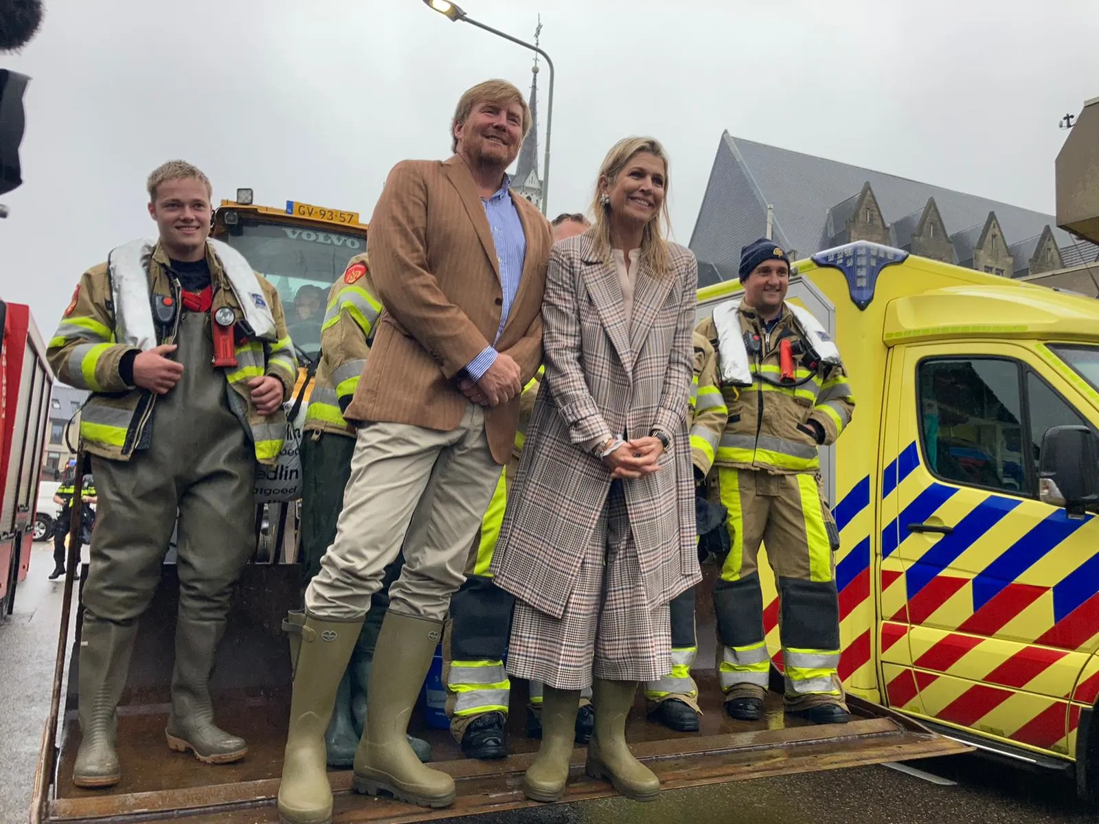 Koningspaar bezoekt door wateroverlast getroffen gebied Valkenburg