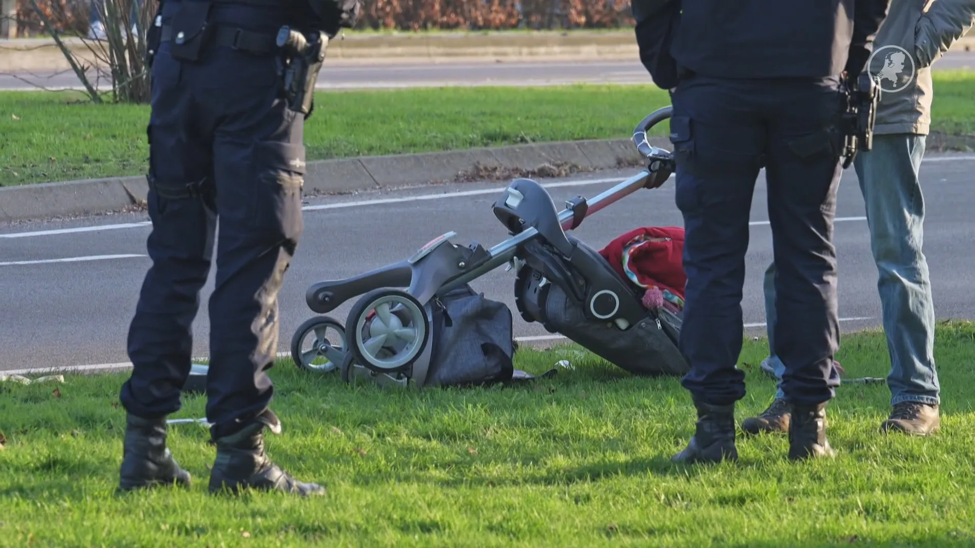 Vrouw met kinderwagen aangereden door auto in Breda