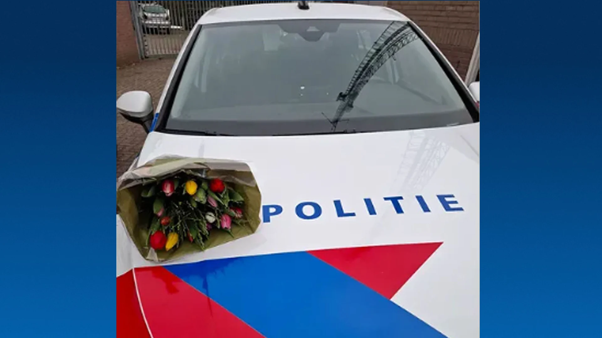 Excuus en bloemen van politie na inval in verkeerd huis in Baarn