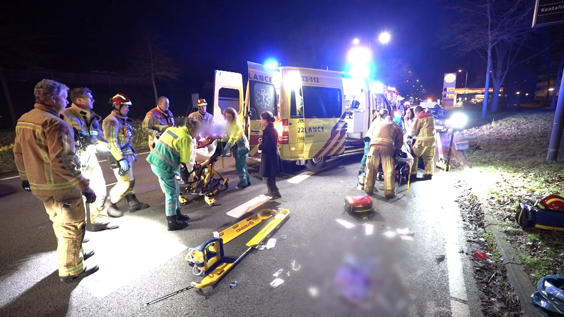 Mannen in Eindhoven aangereden tijdens aanduwen auto met pech