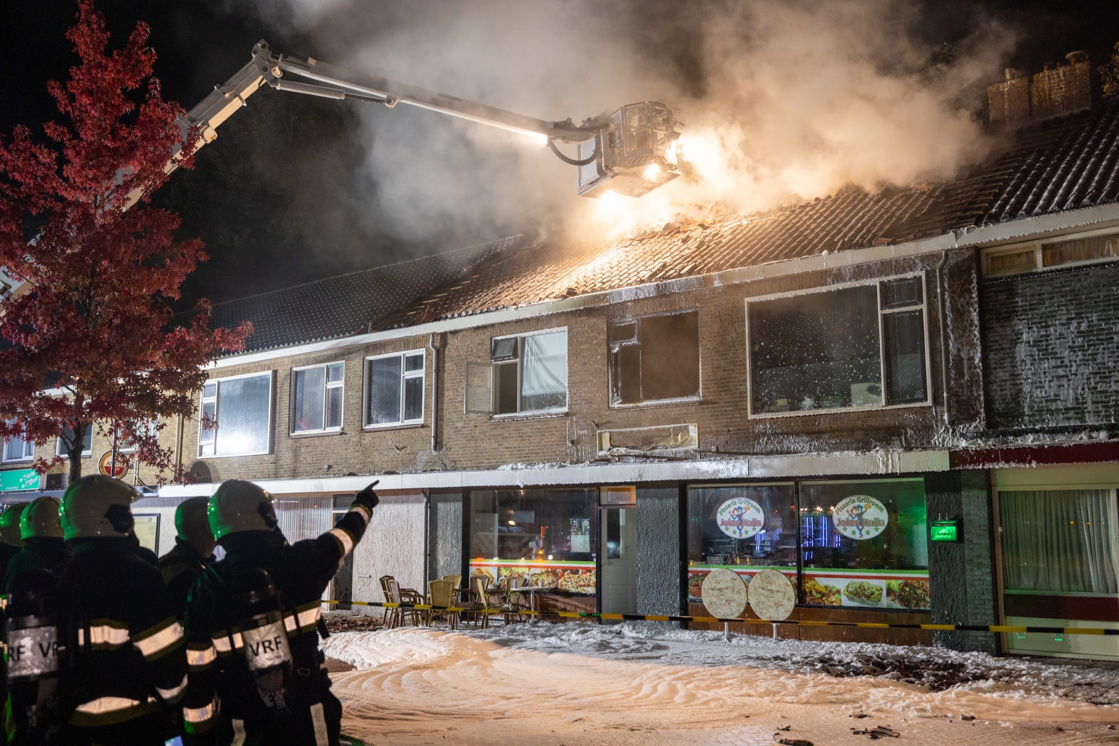 Fikse woningbrand Wolvega, brandweer opgelucht dat er niemand meer binnen was