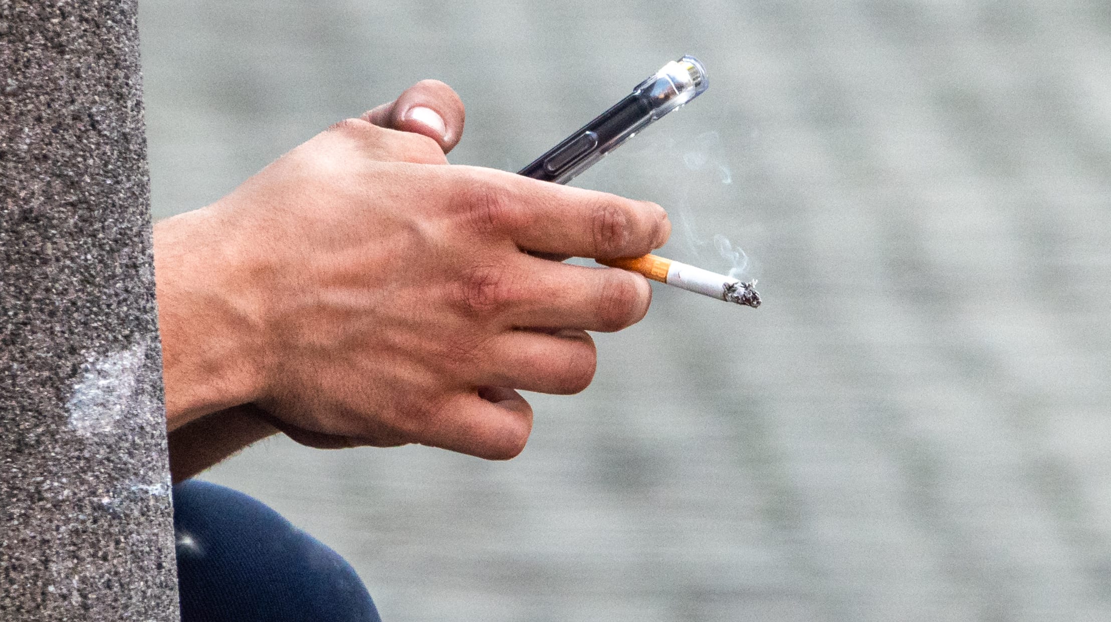 Jongvolwassenen roken stug door: 'Belangrijk om hen te motiveren te stoppen'