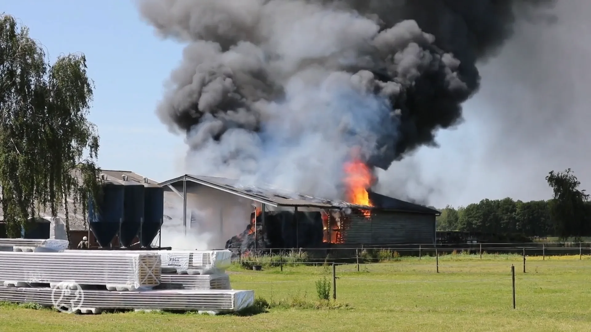 Grote brand in manege Wouwse Plantage