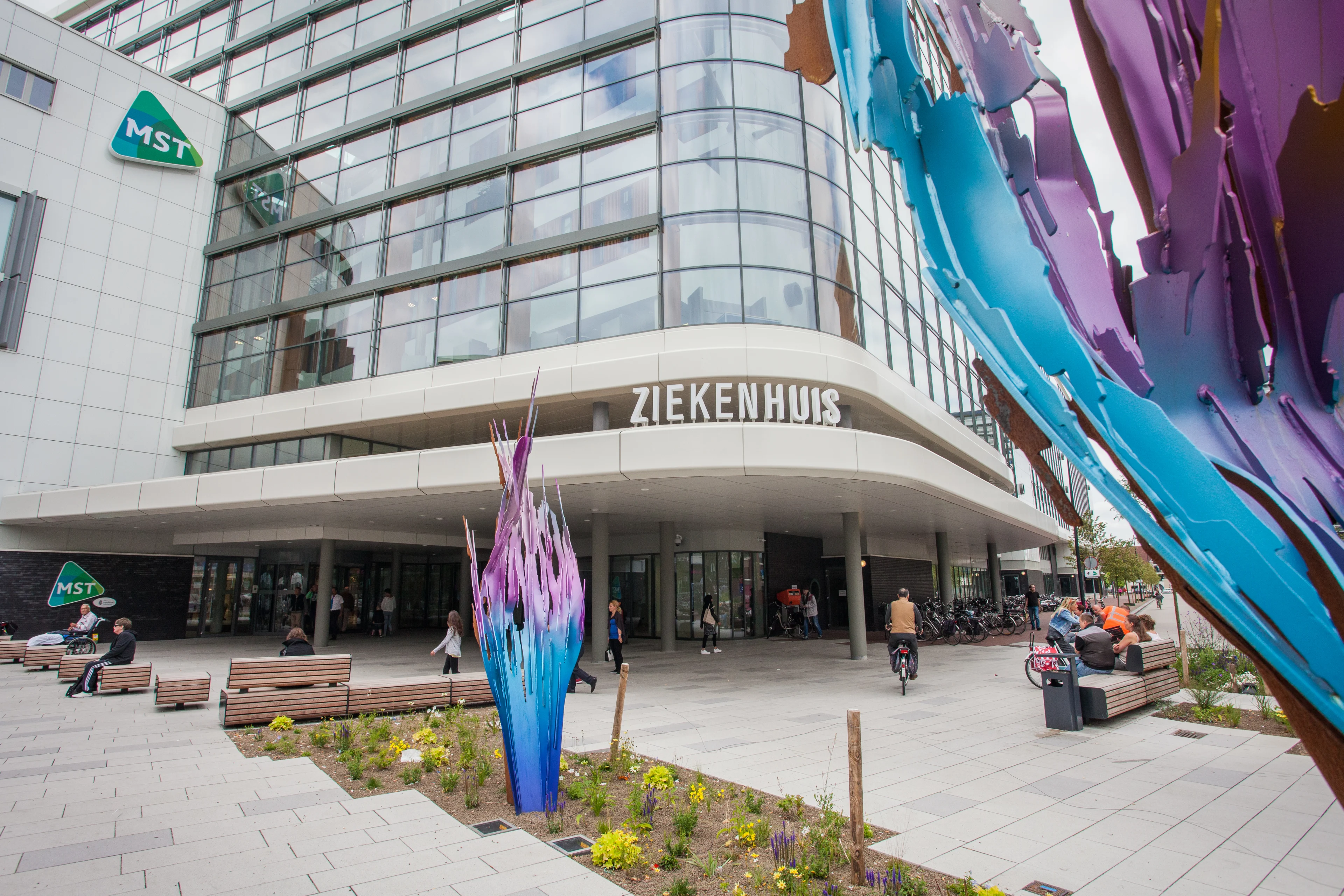 Geen aanhoudingen voor avondklokrellen ziekenhuis Enschede, beelden onduidelijk