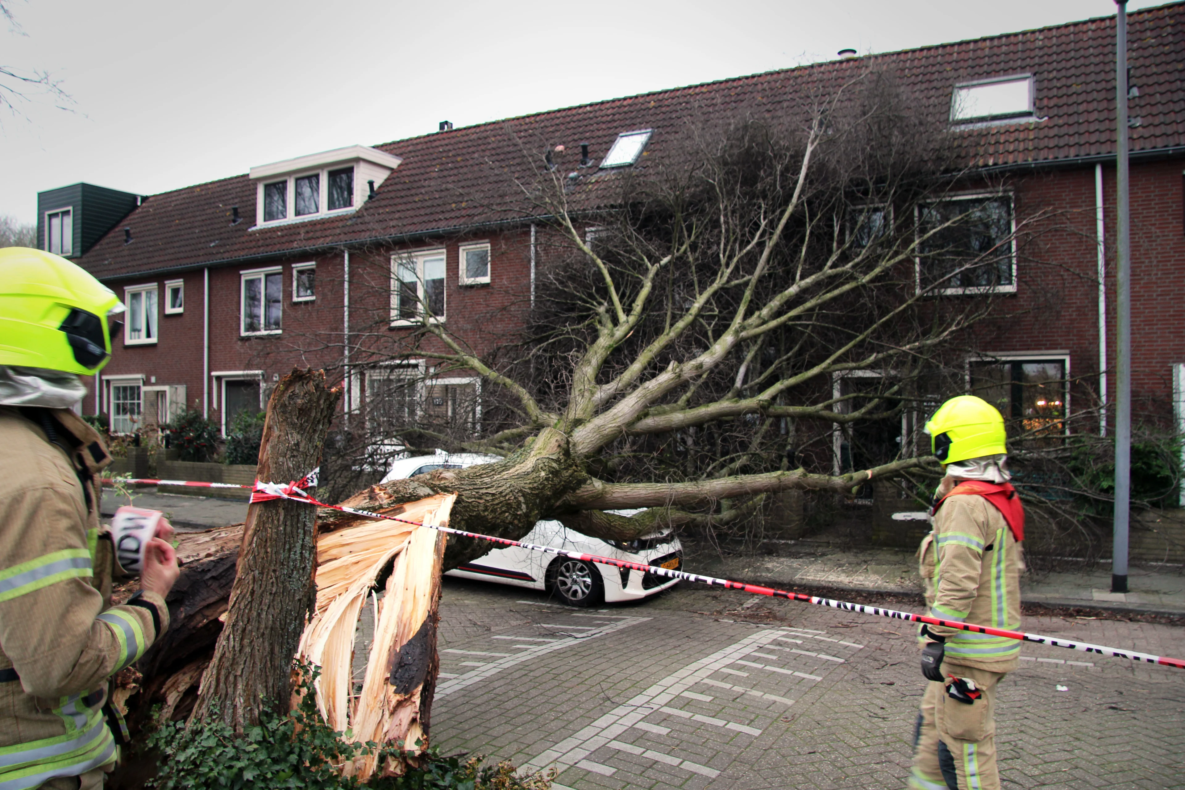 Brandweer rukte duizenden keren uit door storm Ciara, schade nog niet in kaart gebracht