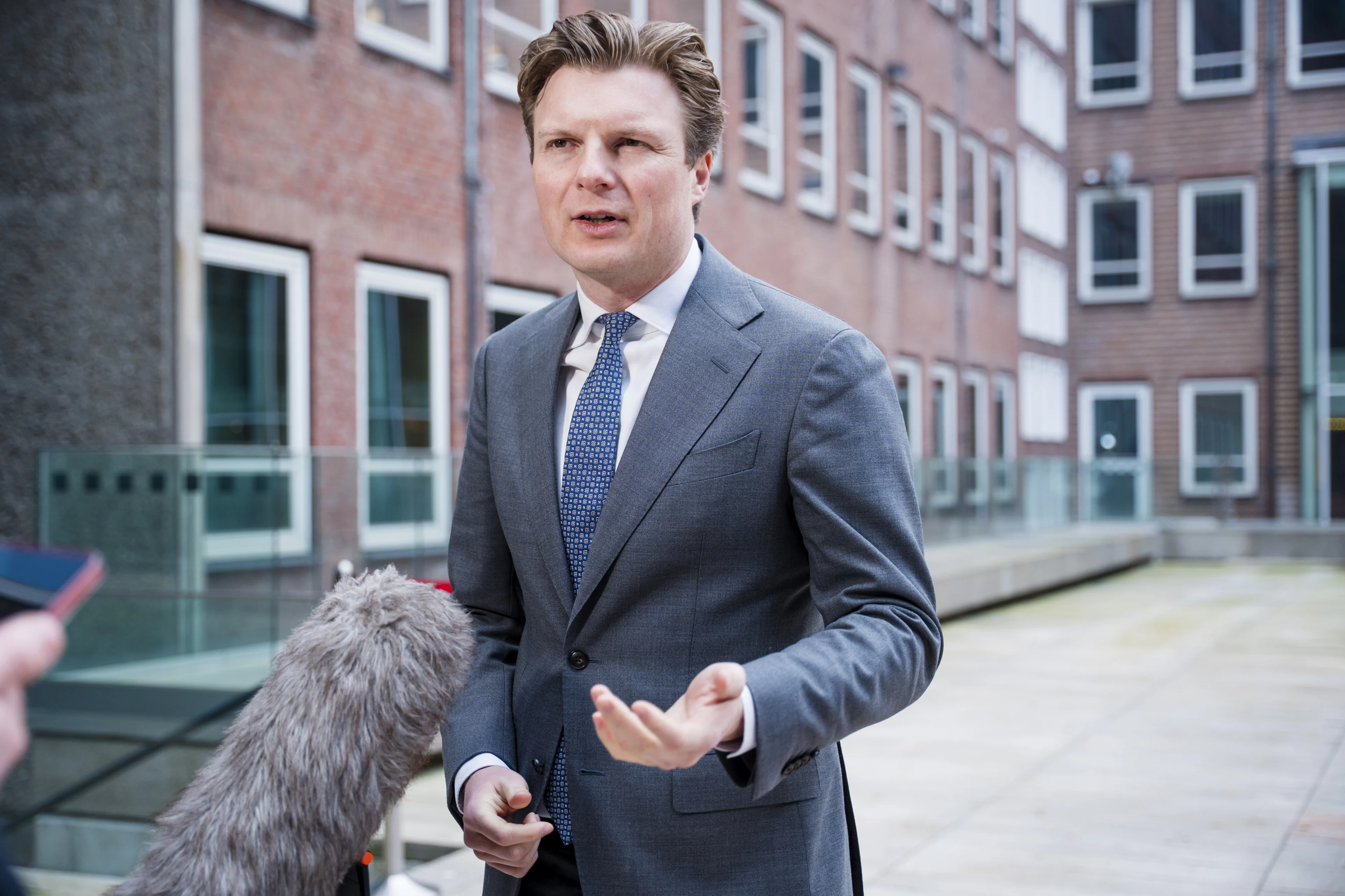 Brekelmans biedt persoonlijk excuses aan voor bombardement Irak