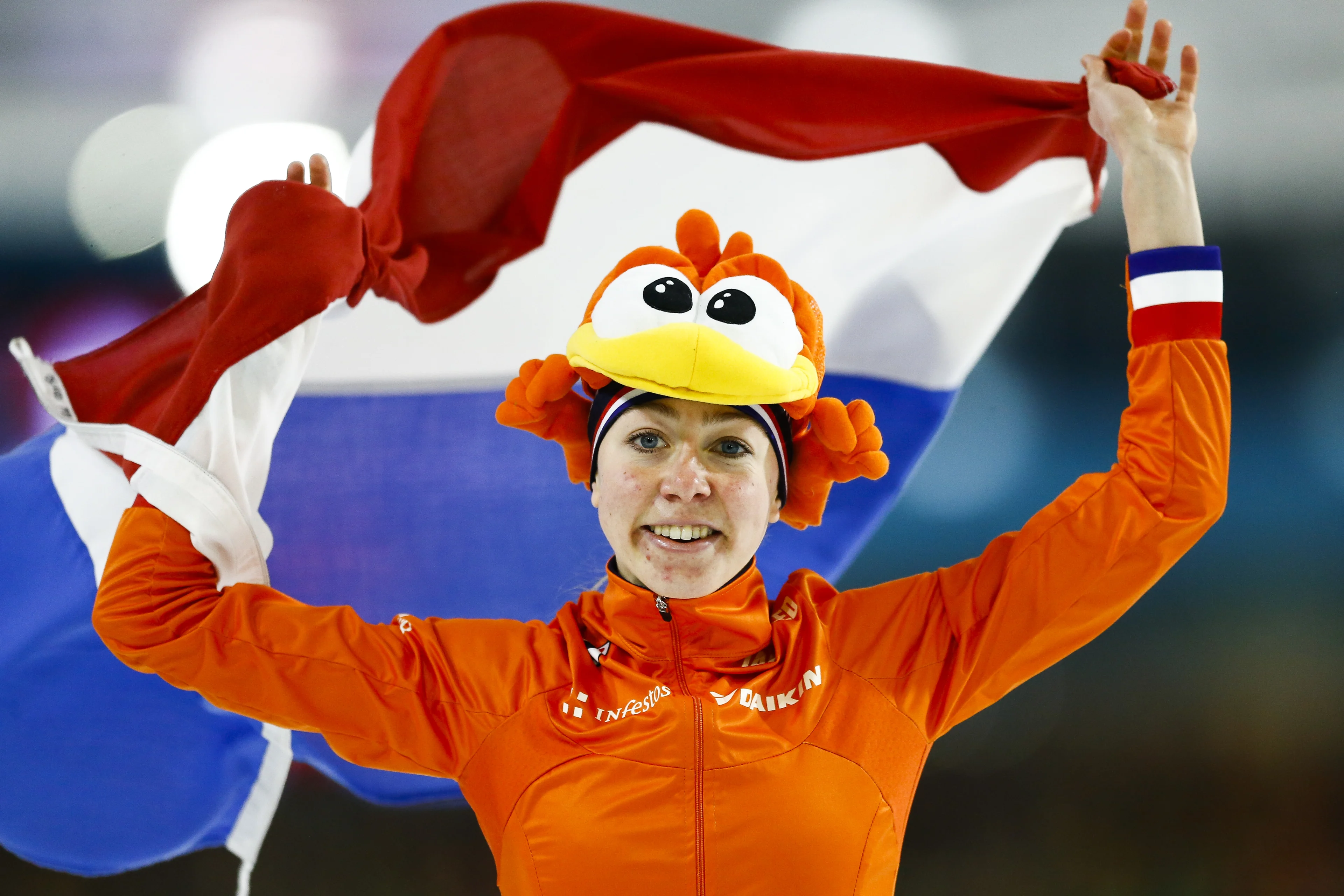 Schaatster Esmee Visser pakt goud op 3000 meter en prolongeert titel