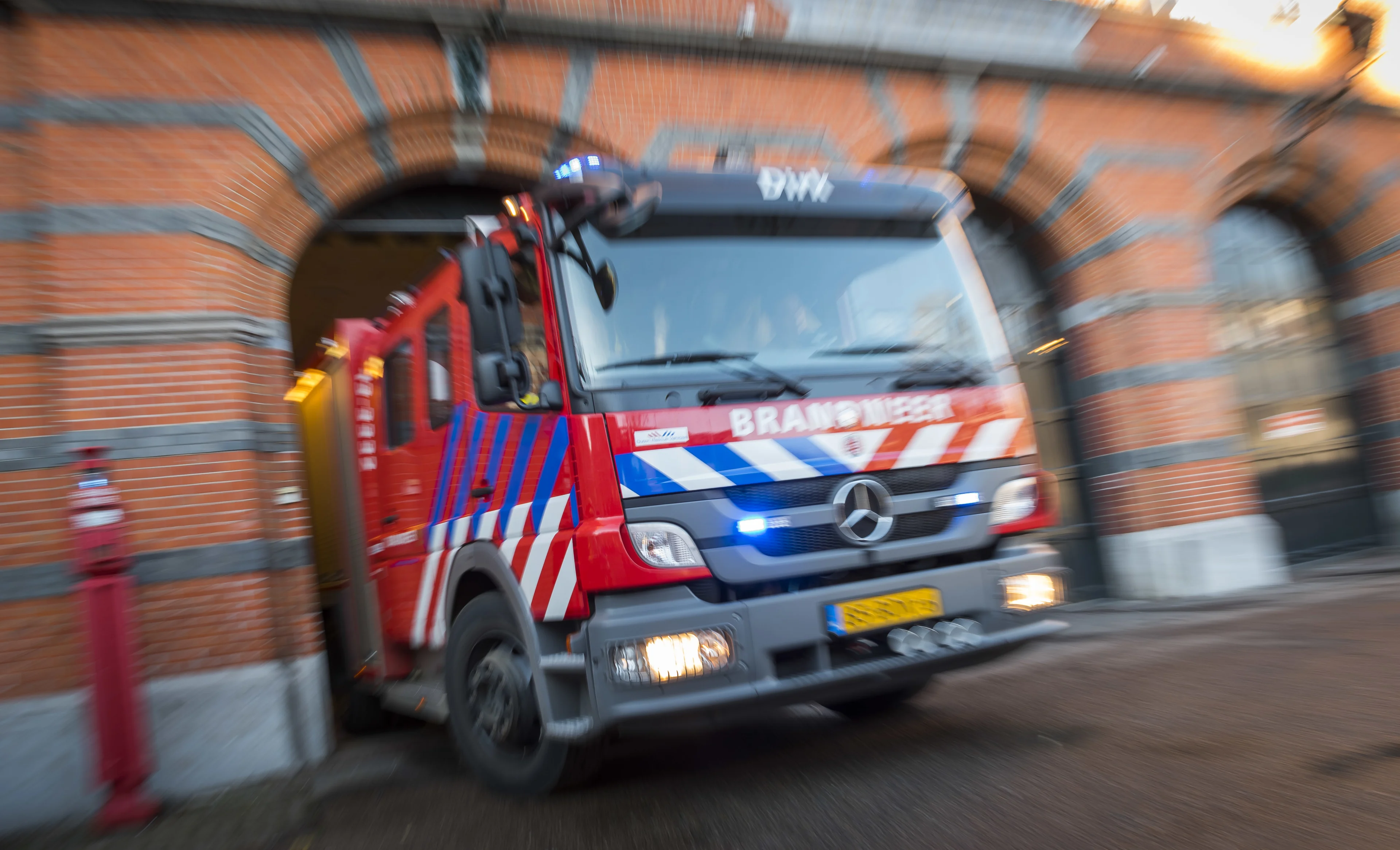 Grote brand bij Rotterdamse volkstuinvereniging De Boerderij