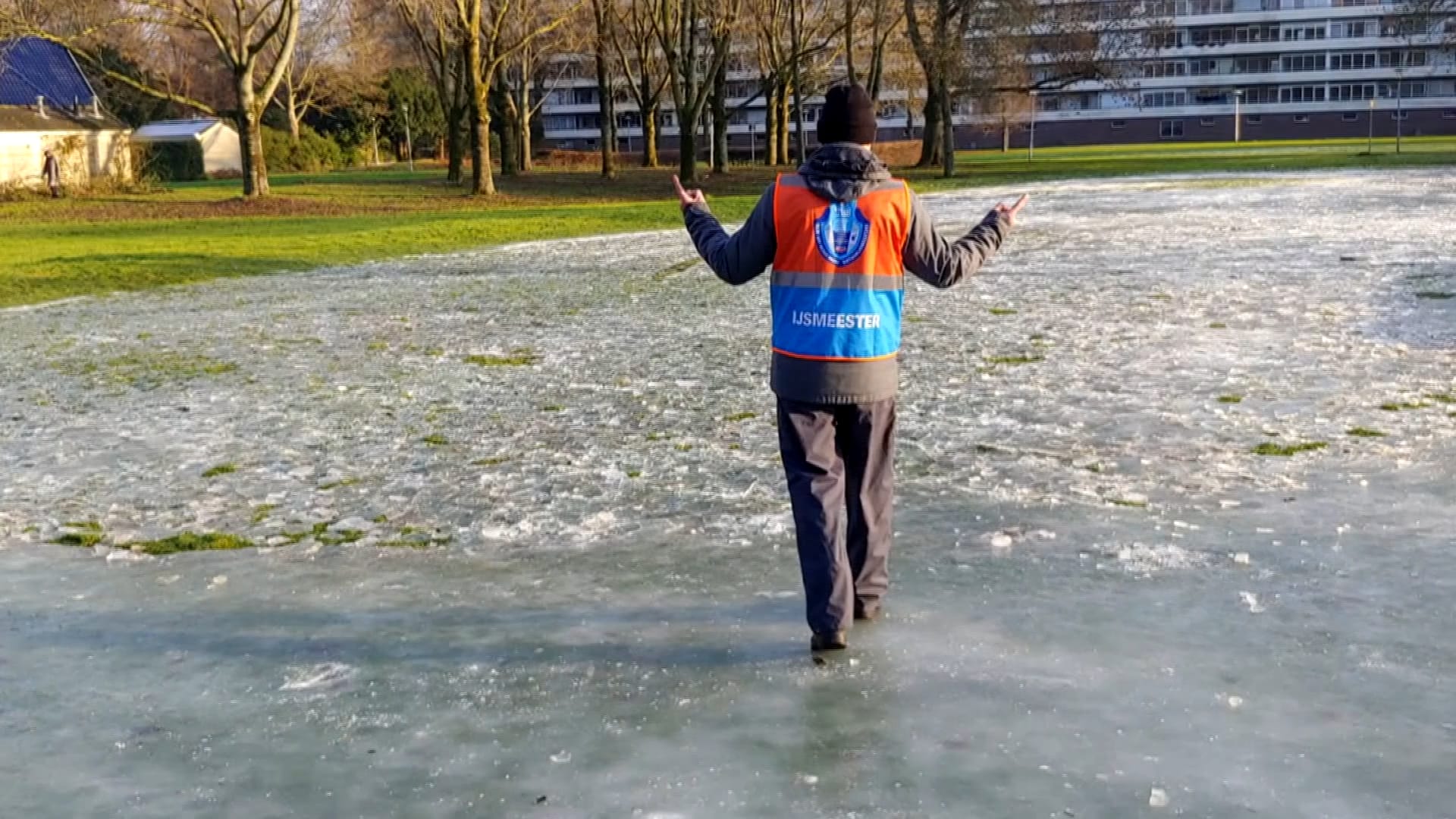 Schaatspret voorbij in Overvecht: kinderen vernielen buurtijsbaan