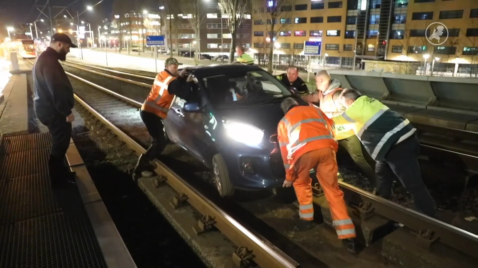Alcomobilist rijdt 150 meter spoorviaduct op in Rijswijk