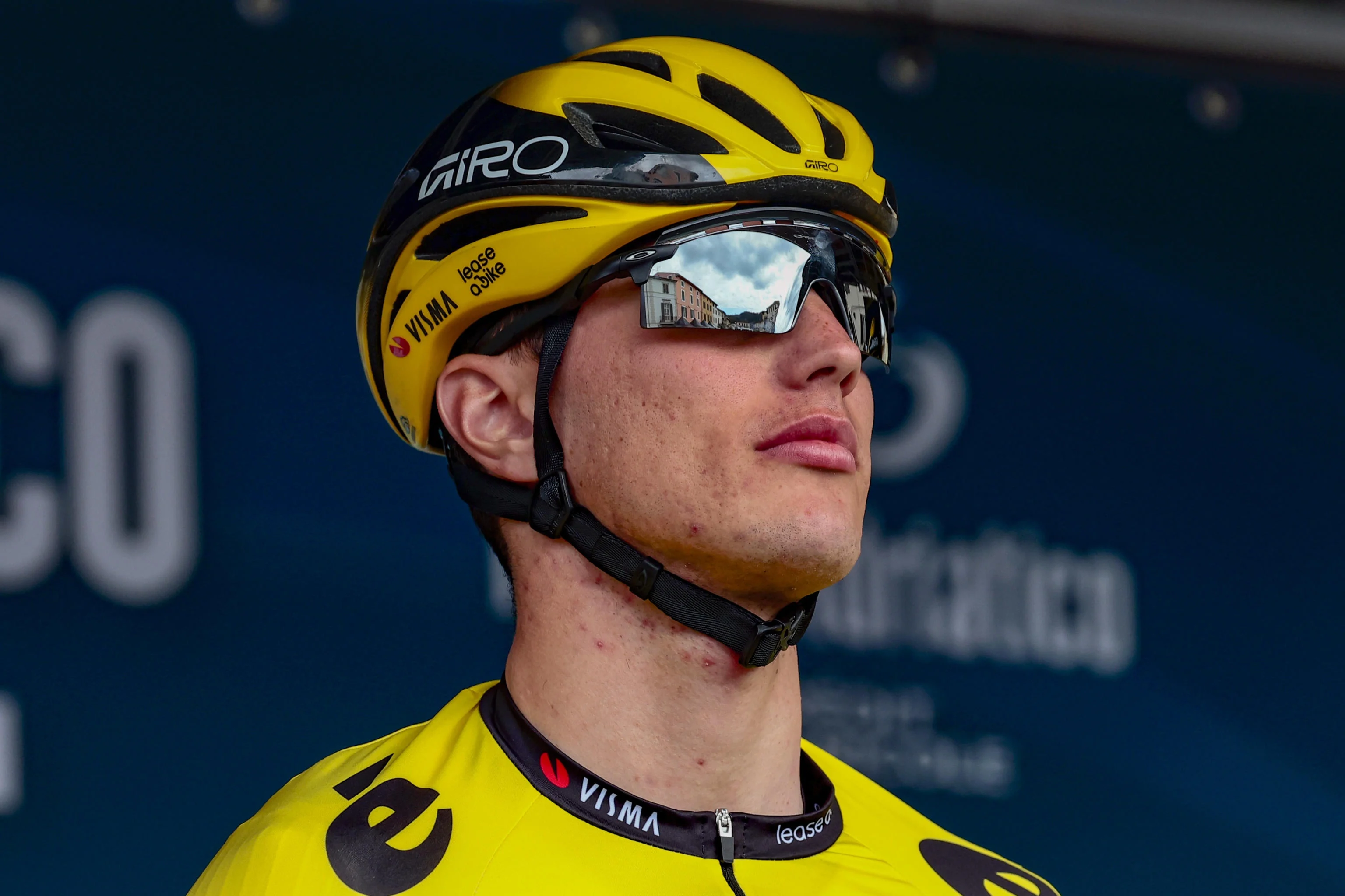 Kooij zegeviert in de straten van Viadana in twaalfde etappe Giro d'Italia