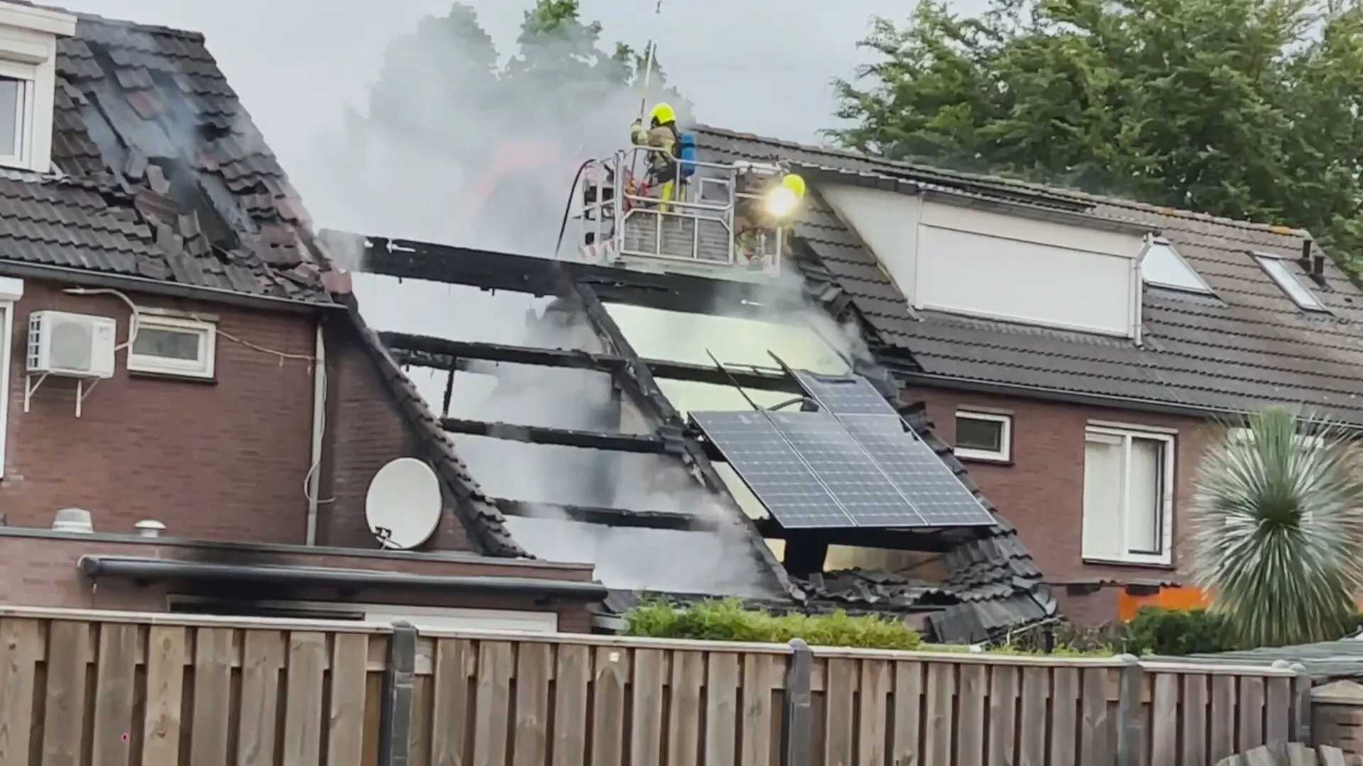 Woningen in Geleen ontruimd vanwege uitslaande brand
